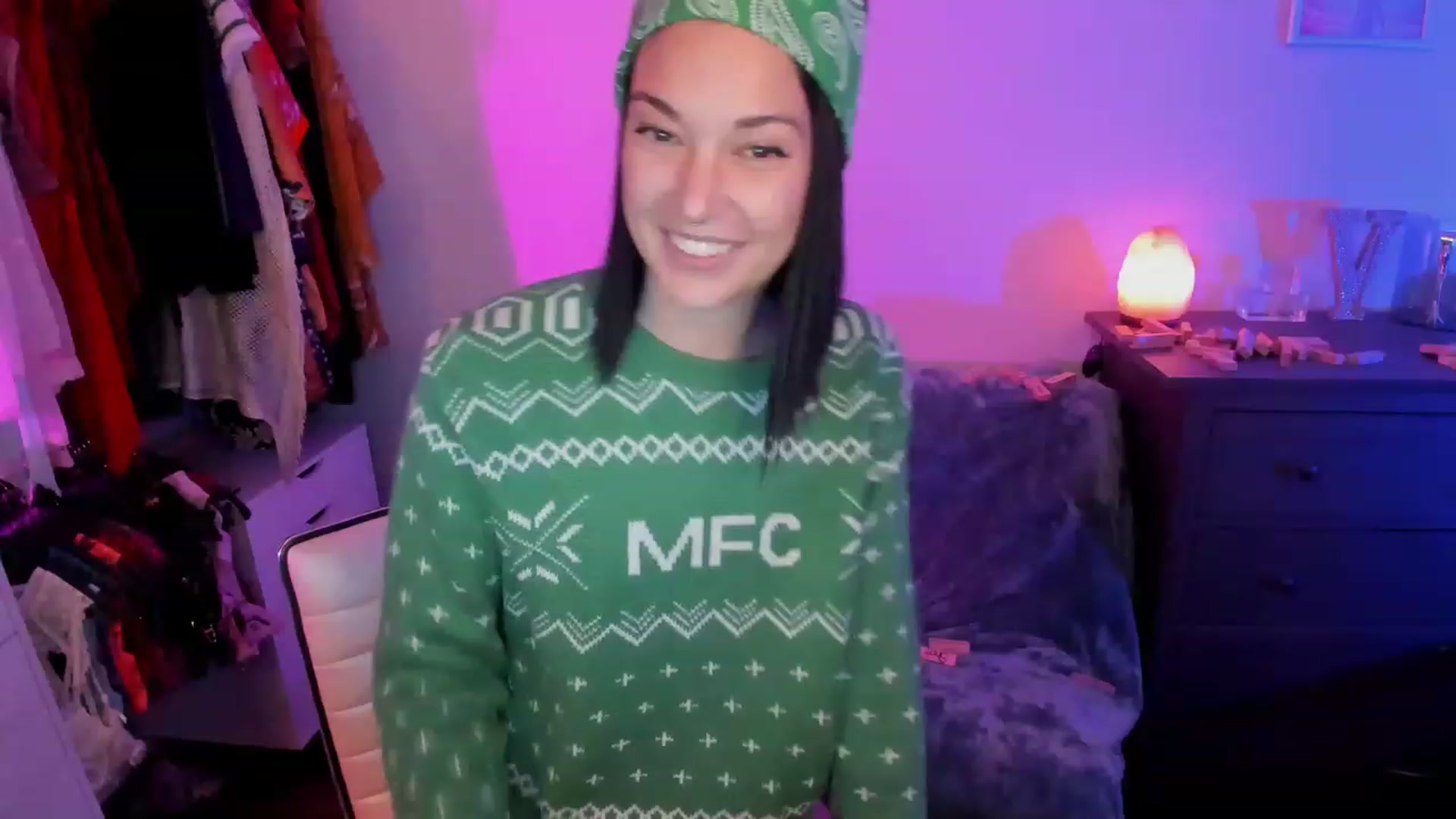 Gallery image thumbnail from savvyv's myfreecams stream on, 11/20/2022, 03:43 image 11 of 20