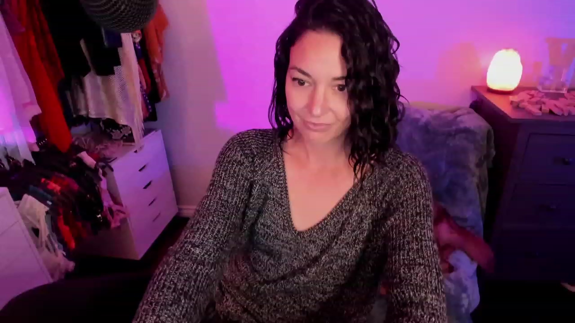 Gallery image thumbnail from savvyv's myfreecams stream on, 11/23/2022, 03:02 image 18 of 20