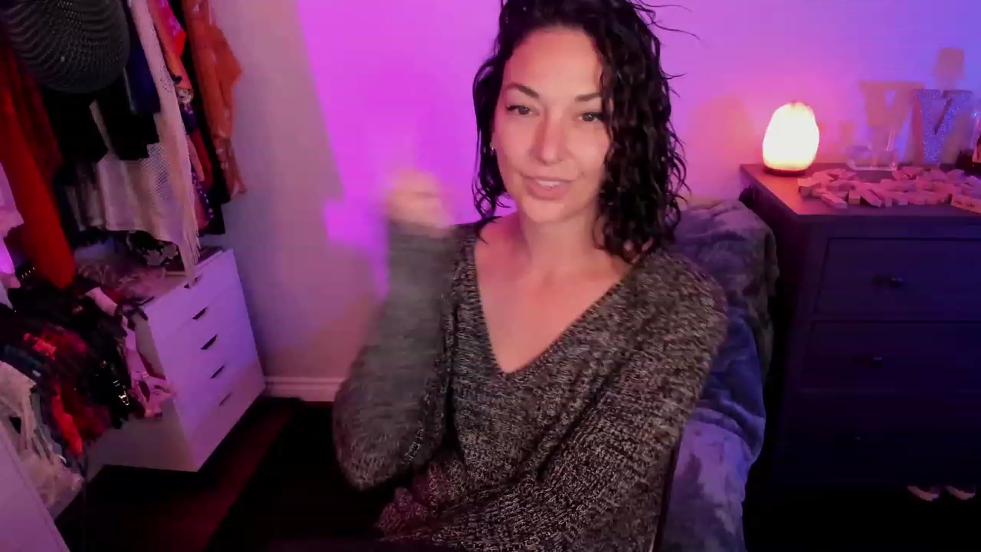 Gallery image thumbnail from savvyv's myfreecams stream on, 11/23/2022, 03:02 image 7 of 20