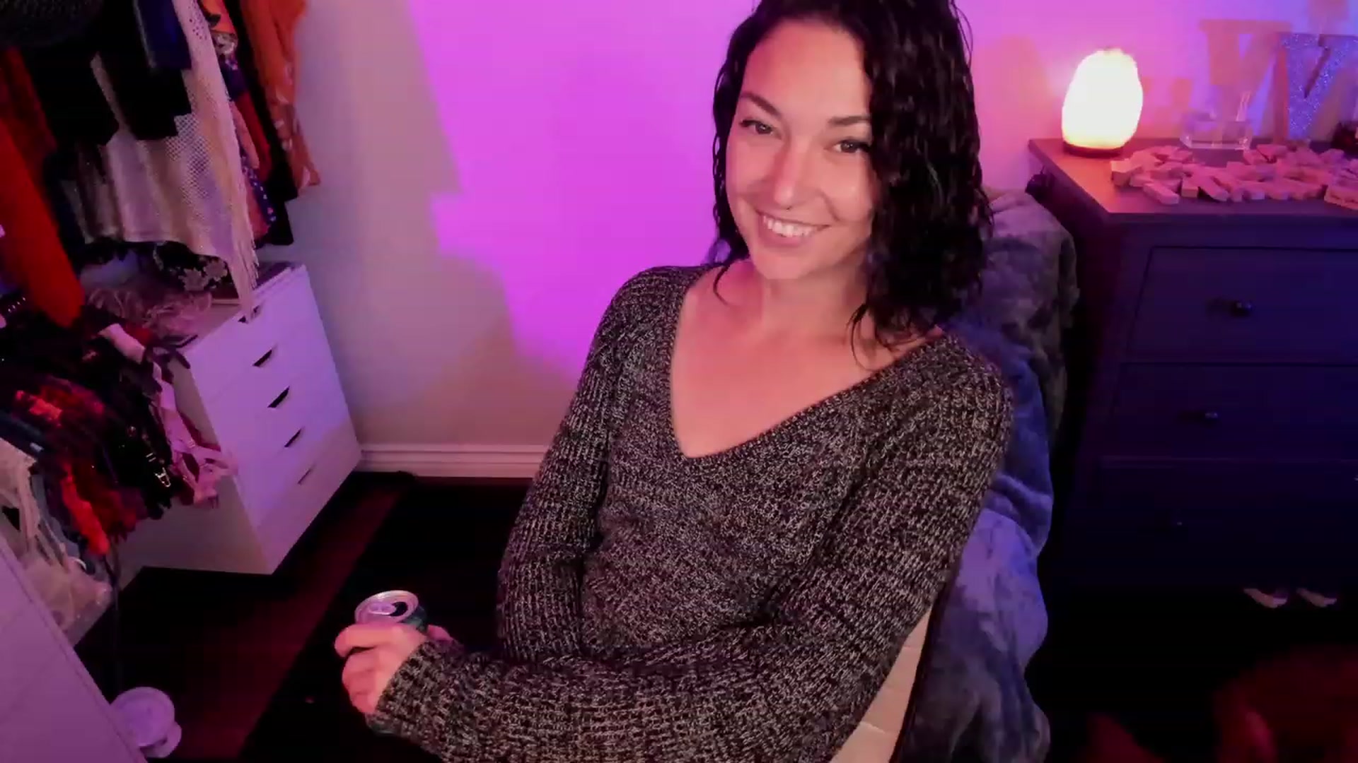 Gallery image thumbnail from savvyv's myfreecams stream on, 11/23/2022, 03:02 image 10 of 20