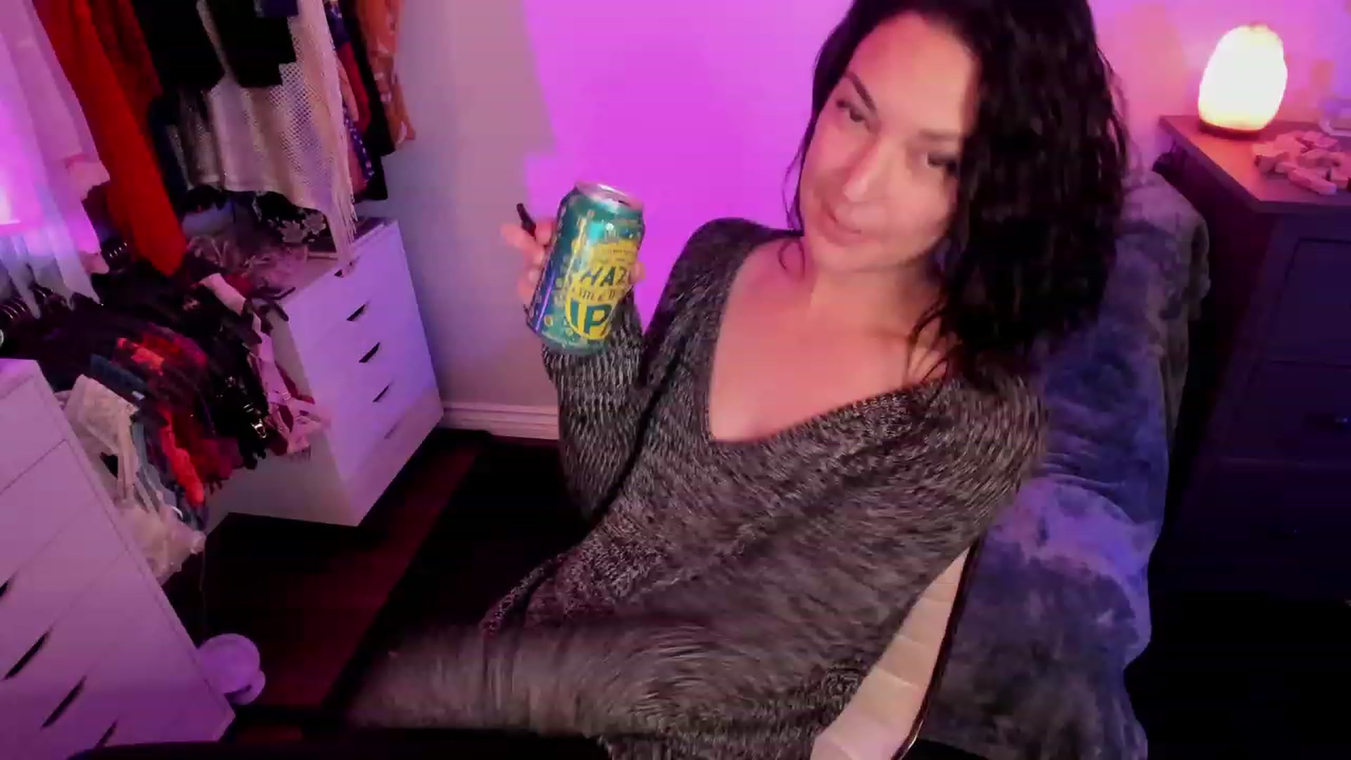 Gallery image thumbnail from savvyv's myfreecams stream on, 11/23/2022, 03:41 image 17 of 20
