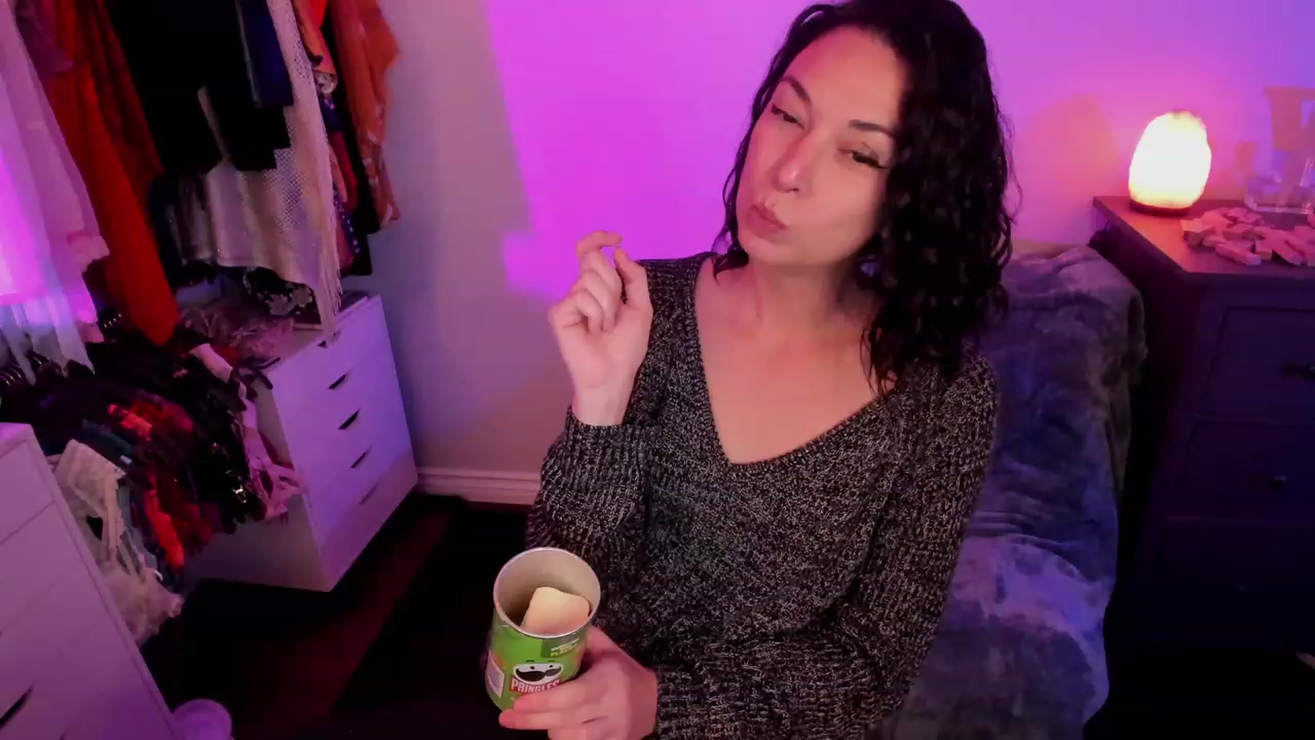 Gallery image thumbnail from savvyv's myfreecams stream on, 11/23/2022, 03:41 image 9 of 20