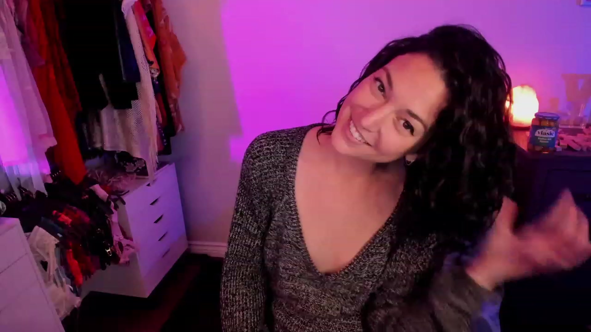 Gallery image thumbnail from savvyv's myfreecams stream on, 11/23/2022, 03:41 image 4 of 20
