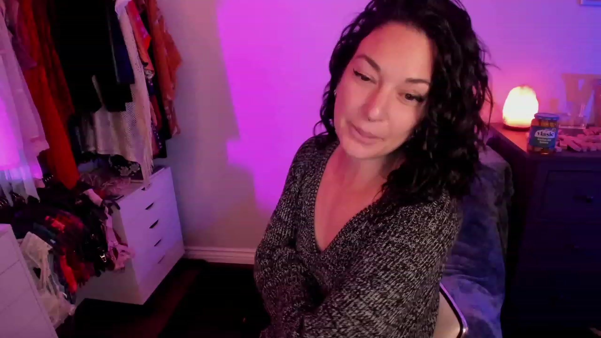 Gallery image thumbnail from savvyv's myfreecams stream on, 11/23/2022, 03:41 image 2 of 20