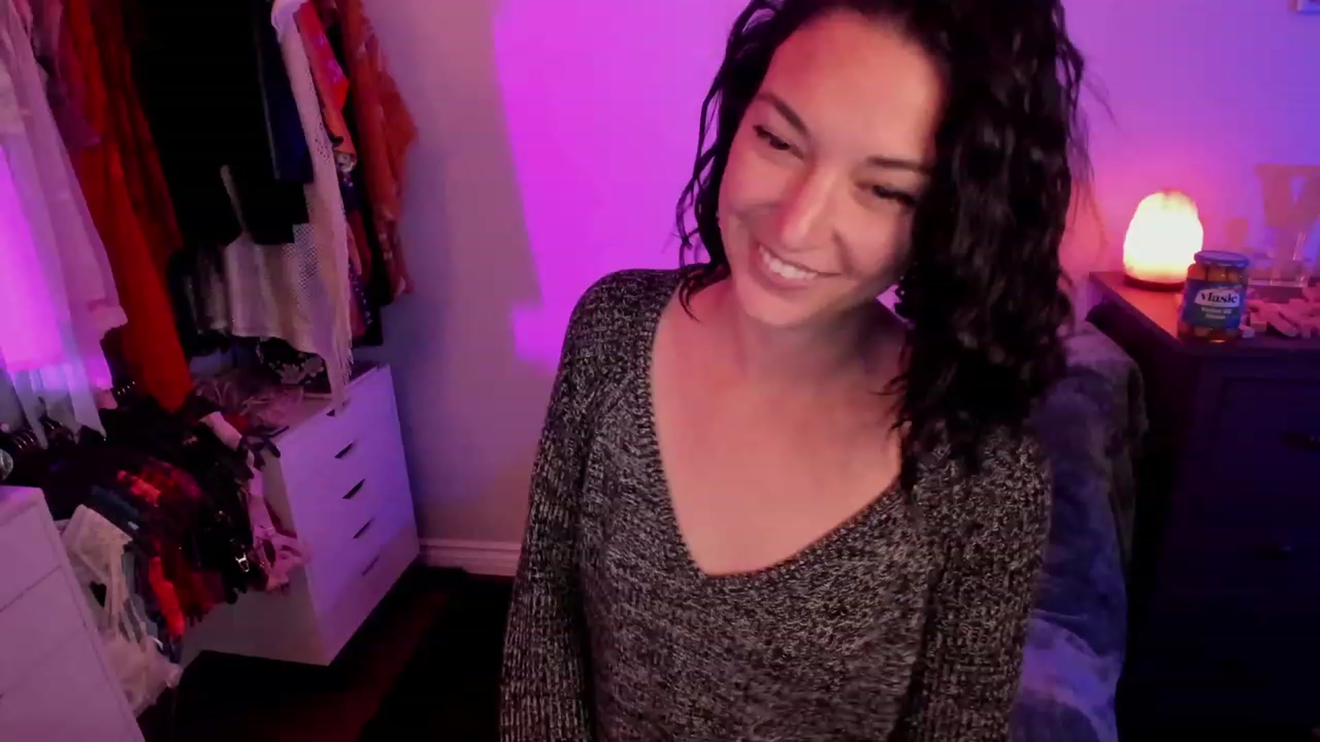 Gallery image thumbnail from savvyv's myfreecams stream on, 11/23/2022, 03:41 image 3 of 20