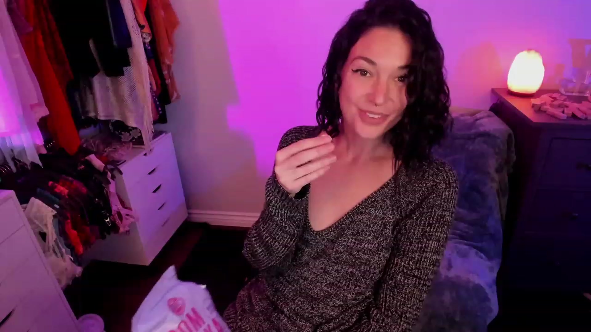 Gallery image thumbnail from savvyv's myfreecams stream on, 11/23/2022, 03:41 image 11 of 20