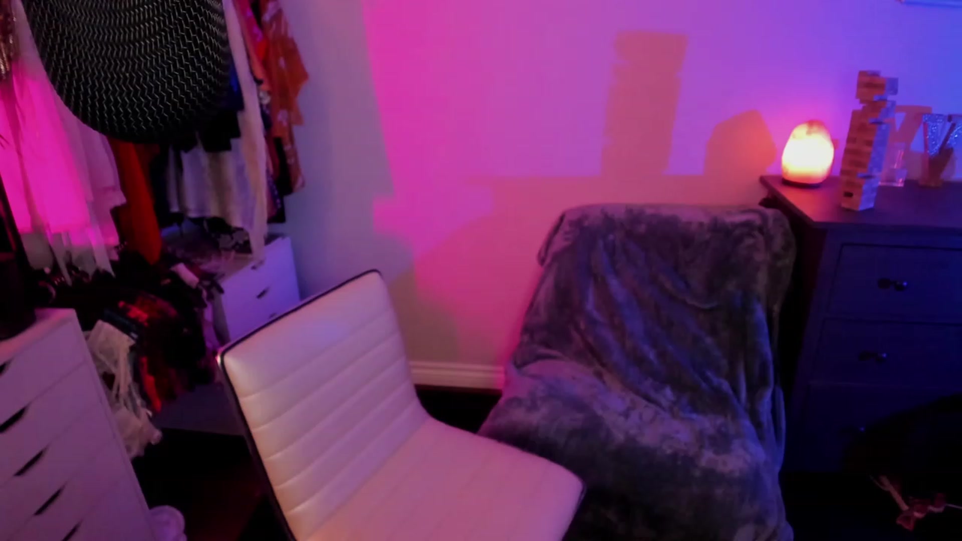 Gallery image thumbnail from savvyv's myfreecams stream on, 11/27/2022, 02:57 image 11 of 20