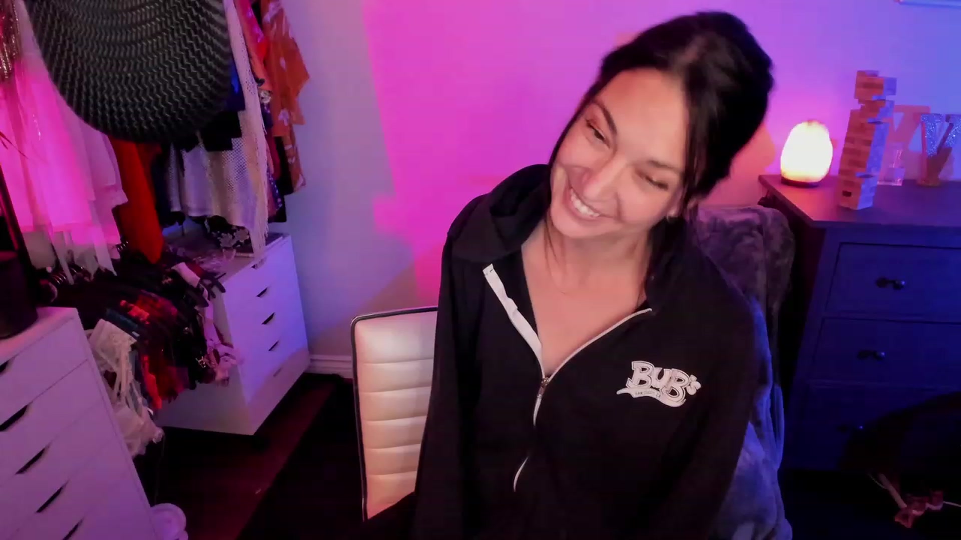 Gallery image thumbnail from savvyv's myfreecams stream on, 11/27/2022, 02:57 image 18 of 20