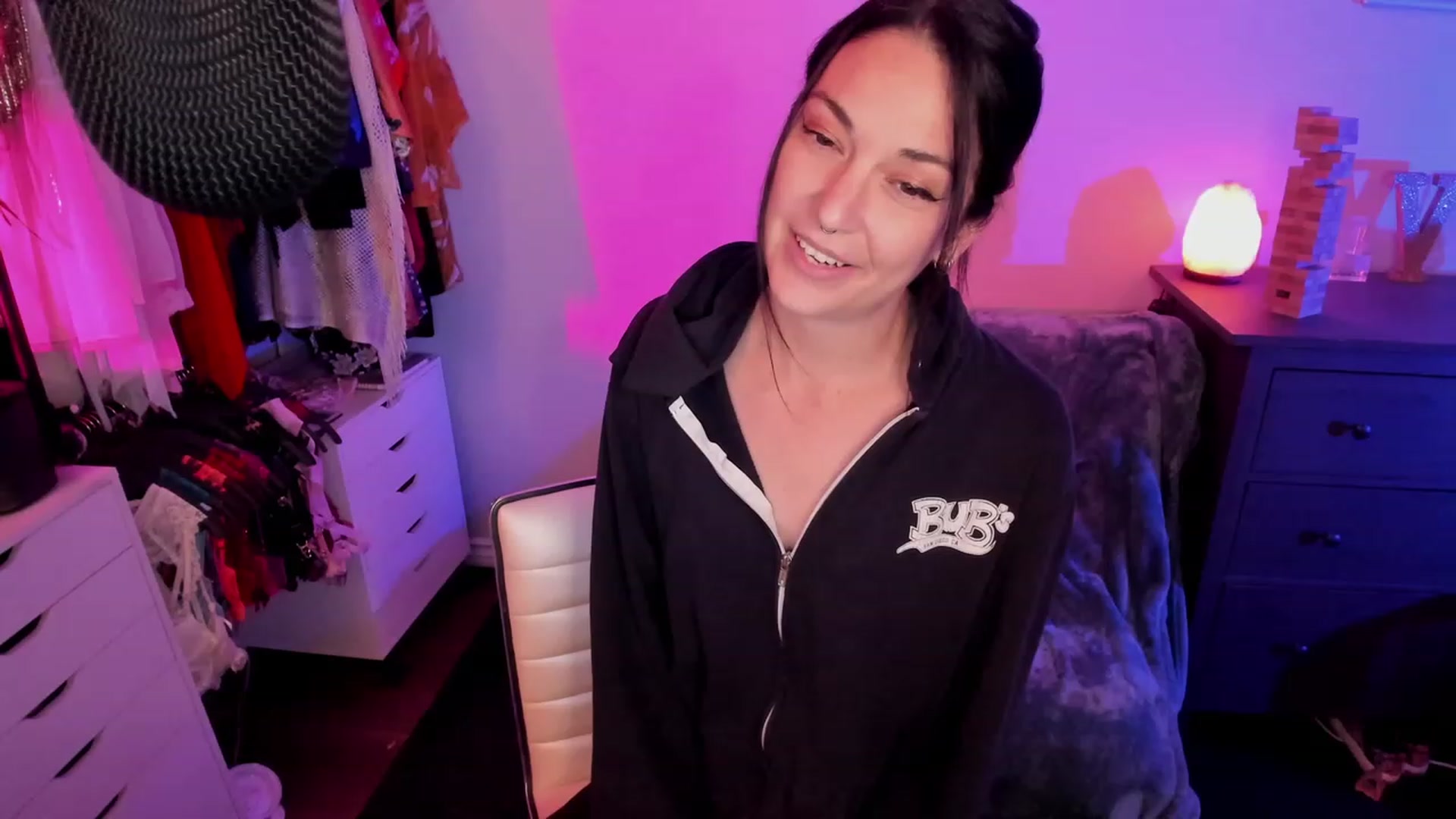 Gallery image thumbnail from savvyv's myfreecams stream on, 11/27/2022, 02:57 image 20 of 20