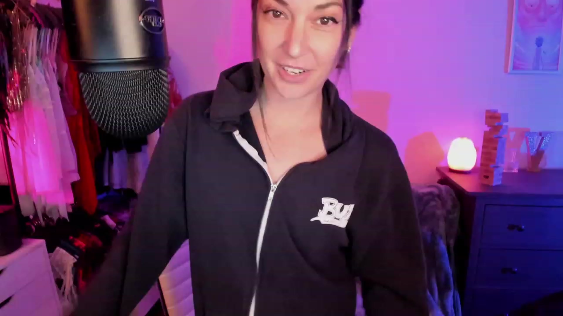 Gallery image thumbnail from savvyv's myfreecams stream on, 11/27/2022, 02:57 image 5 of 20