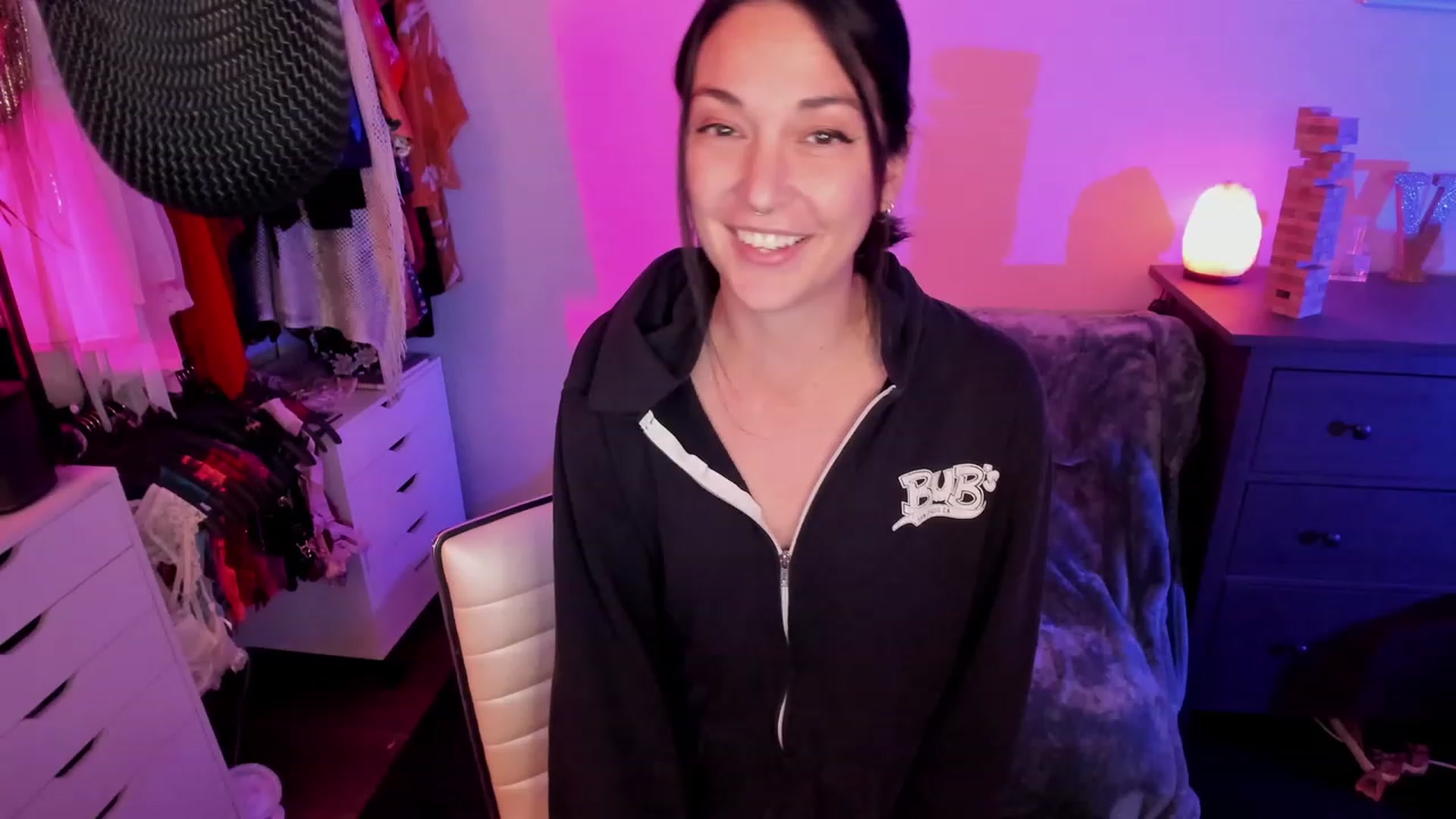 Gallery image thumbnail from savvyv's myfreecams stream on, 11/27/2022, 02:57 image 19 of 20