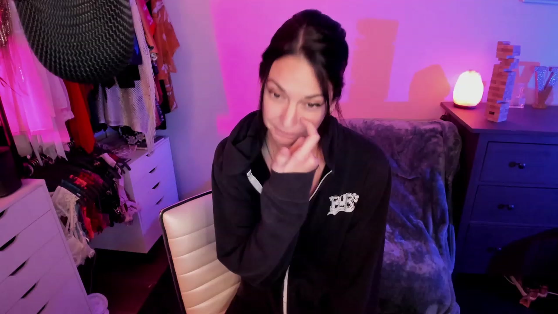 Gallery image thumbnail from savvyv's myfreecams stream on, 11/27/2022, 02:57 image 15 of 20