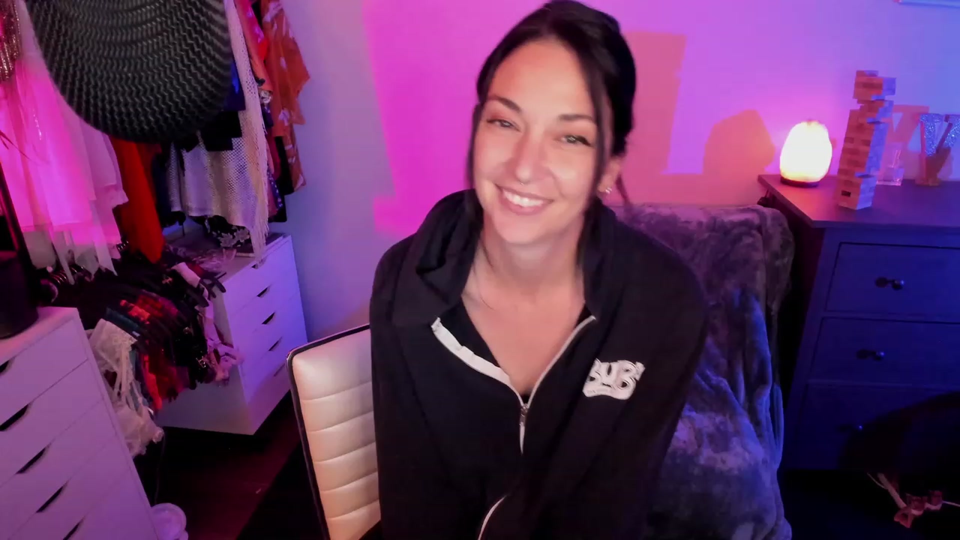 Gallery image thumbnail from savvyv's myfreecams stream on, 11/27/2022, 02:57 image 14 of 20