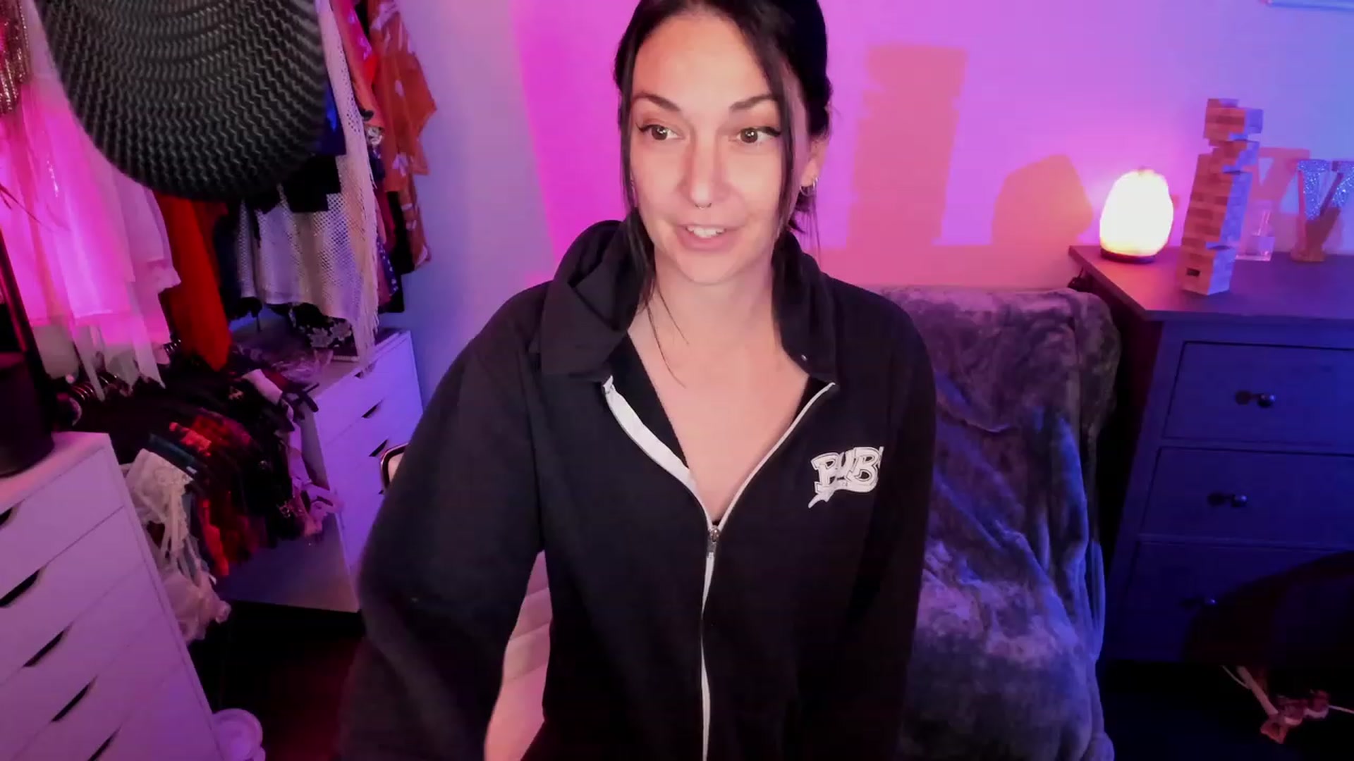 Gallery image thumbnail from savvyv's myfreecams stream on, 11/27/2022, 02:57 image 9 of 20