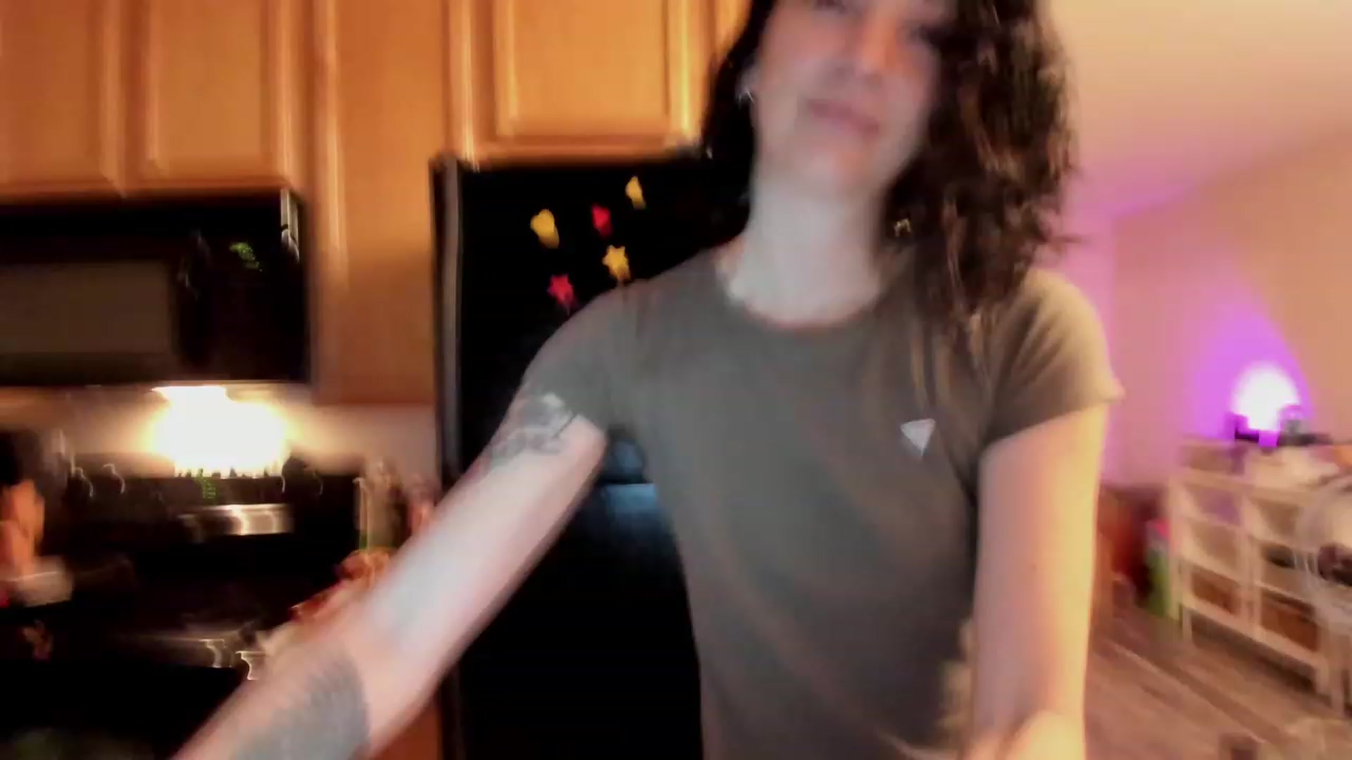 Gallery image thumbnail from savvyv's myfreecams stream on, 12/08/2022, 05:09 image 5 of 20