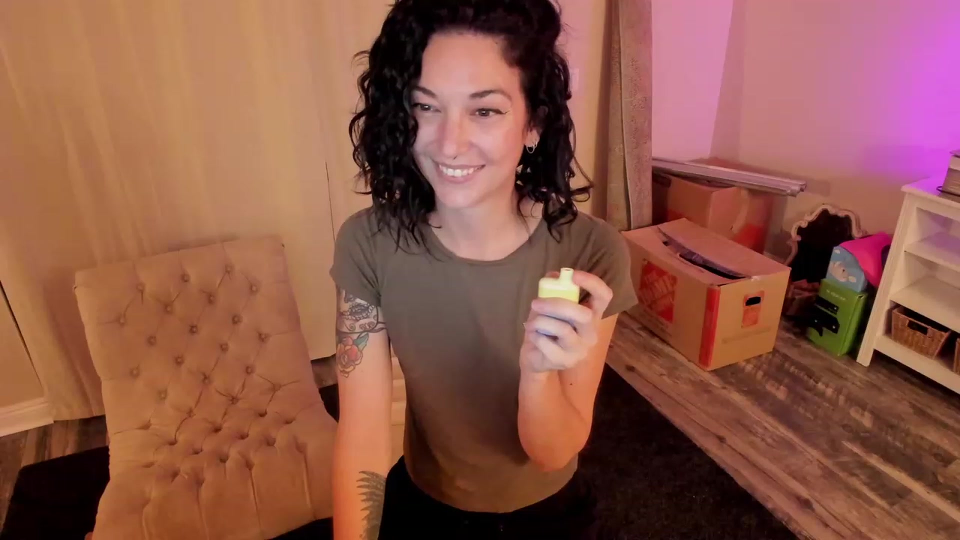 Gallery image thumbnail from savvyv's myfreecams stream on, 12/08/2022, 05:09 image 6 of 20