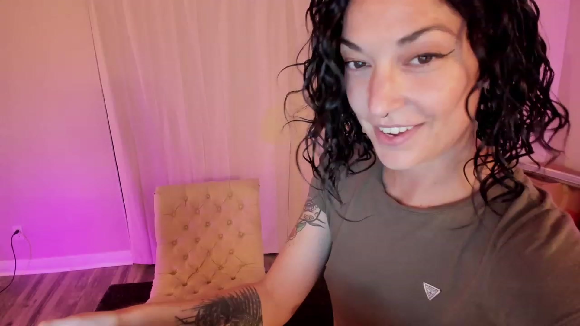Gallery image thumbnail from savvyv's myfreecams stream on, 12/08/2022, 05:09 image 2 of 20