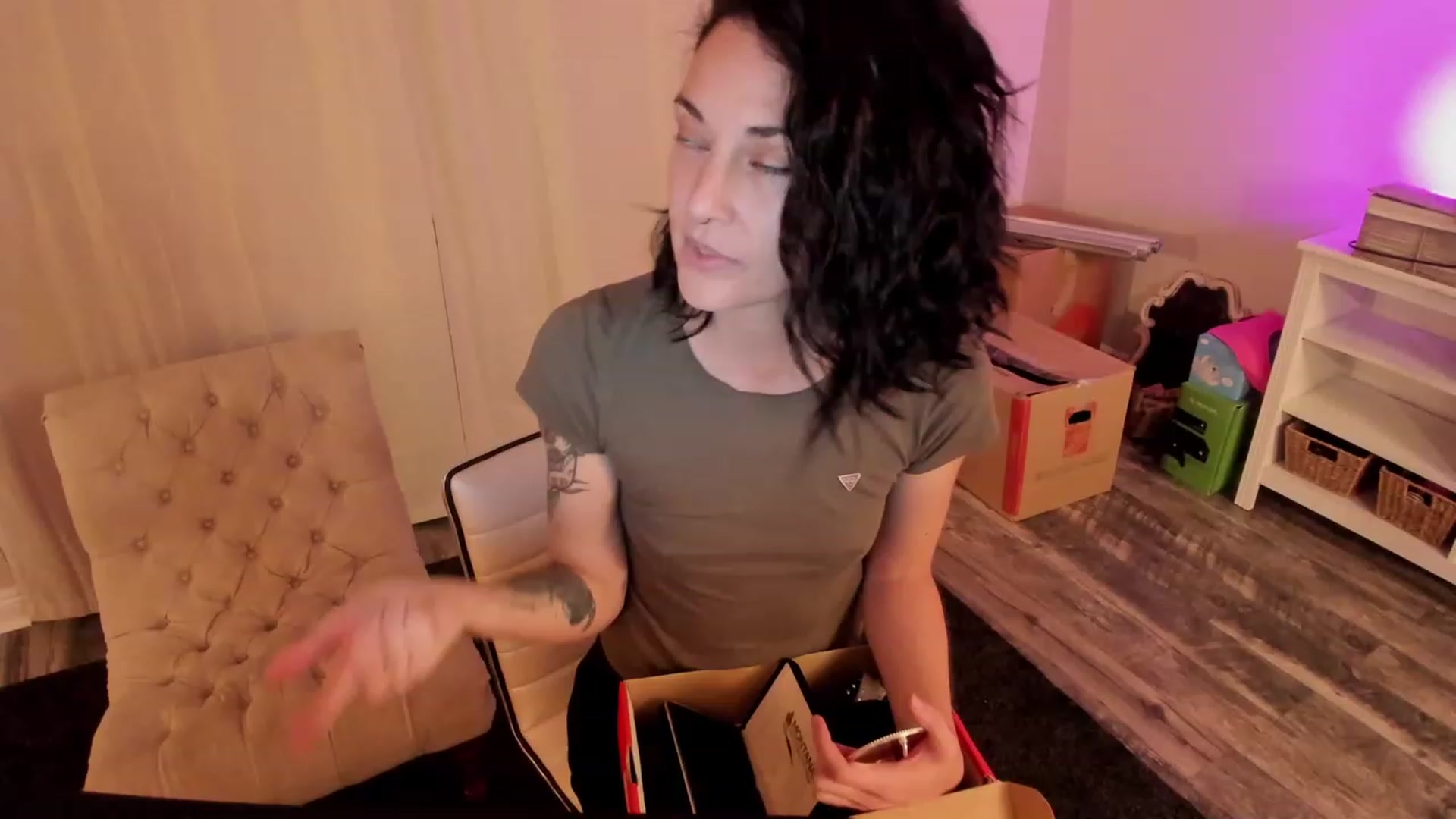 Gallery image thumbnail from savvyv's myfreecams stream on, 12/08/2022, 05:09 image 15 of 20