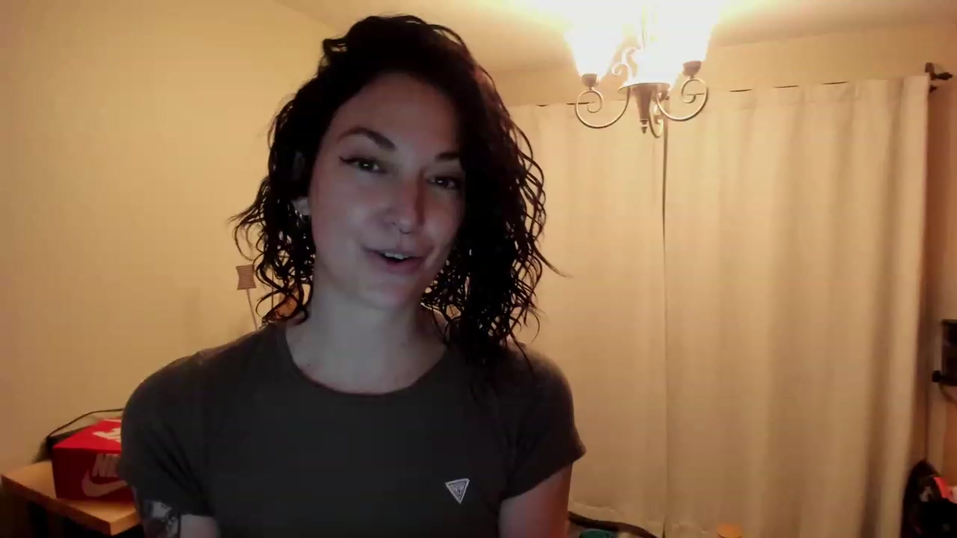 Gallery image thumbnail from savvyv's myfreecams stream on, 12/08/2022, 05:09 image 3 of 20