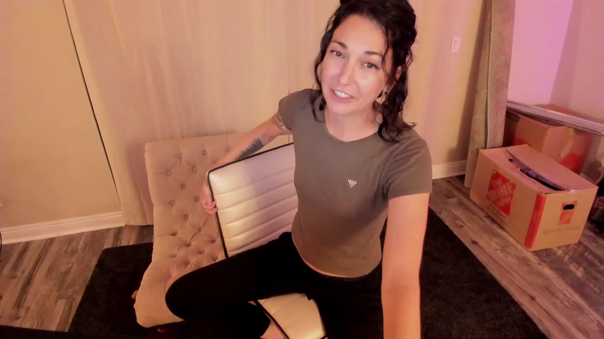 Gallery image thumbnail from savvyv's myfreecams stream on, 12/08/2022, 05:09 image 10 of 20