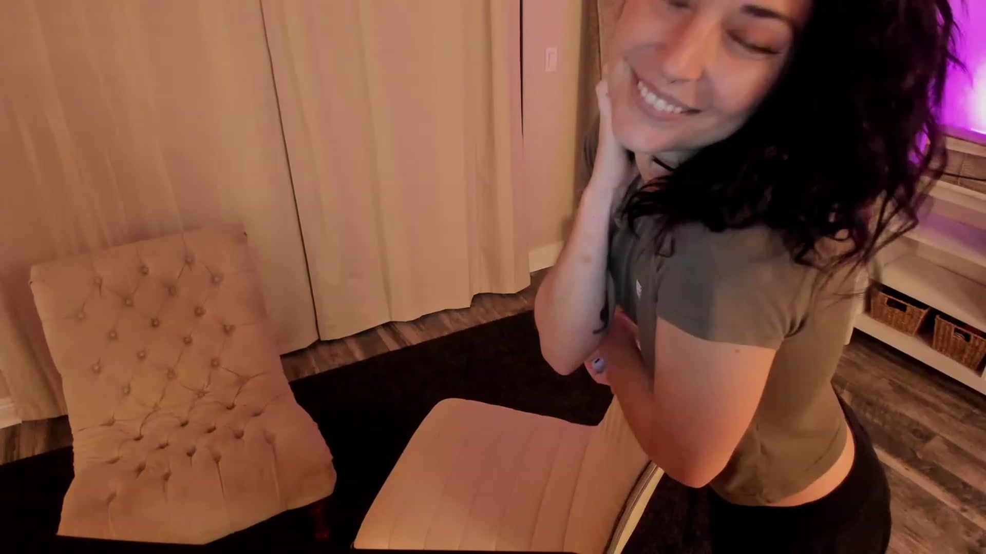 Gallery image thumbnail from savvyv's myfreecams stream on, 12/08/2022, 05:09 image 16 of 20
