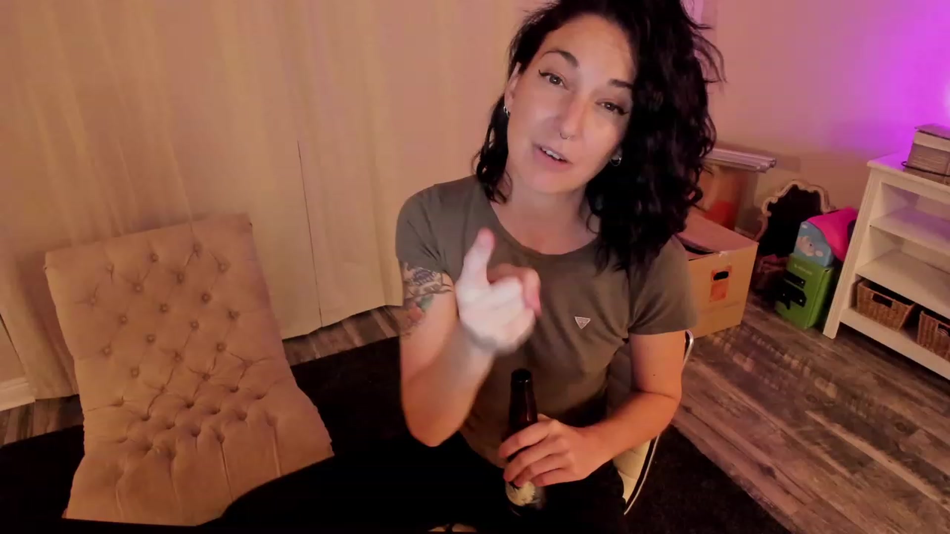Gallery image thumbnail from savvyv's myfreecams stream on, 12/08/2022, 05:09 image 13 of 20