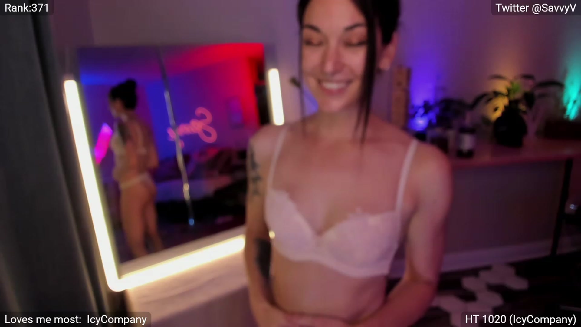 Gallery image thumbnail from savvyv's myfreecams stream on, 04/10/2023, 06:15 image 11 of 20