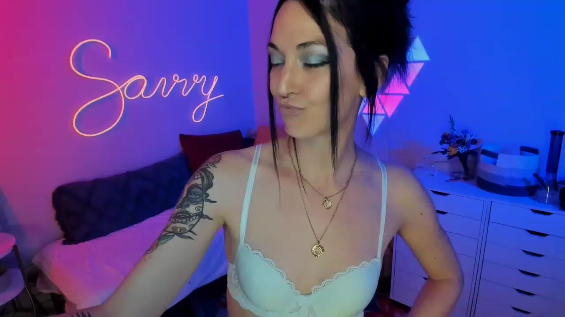 Gallery image thumbnail from savvyv's myfreecams stream on, 04/29/2023, 07:17 image 12 of 20