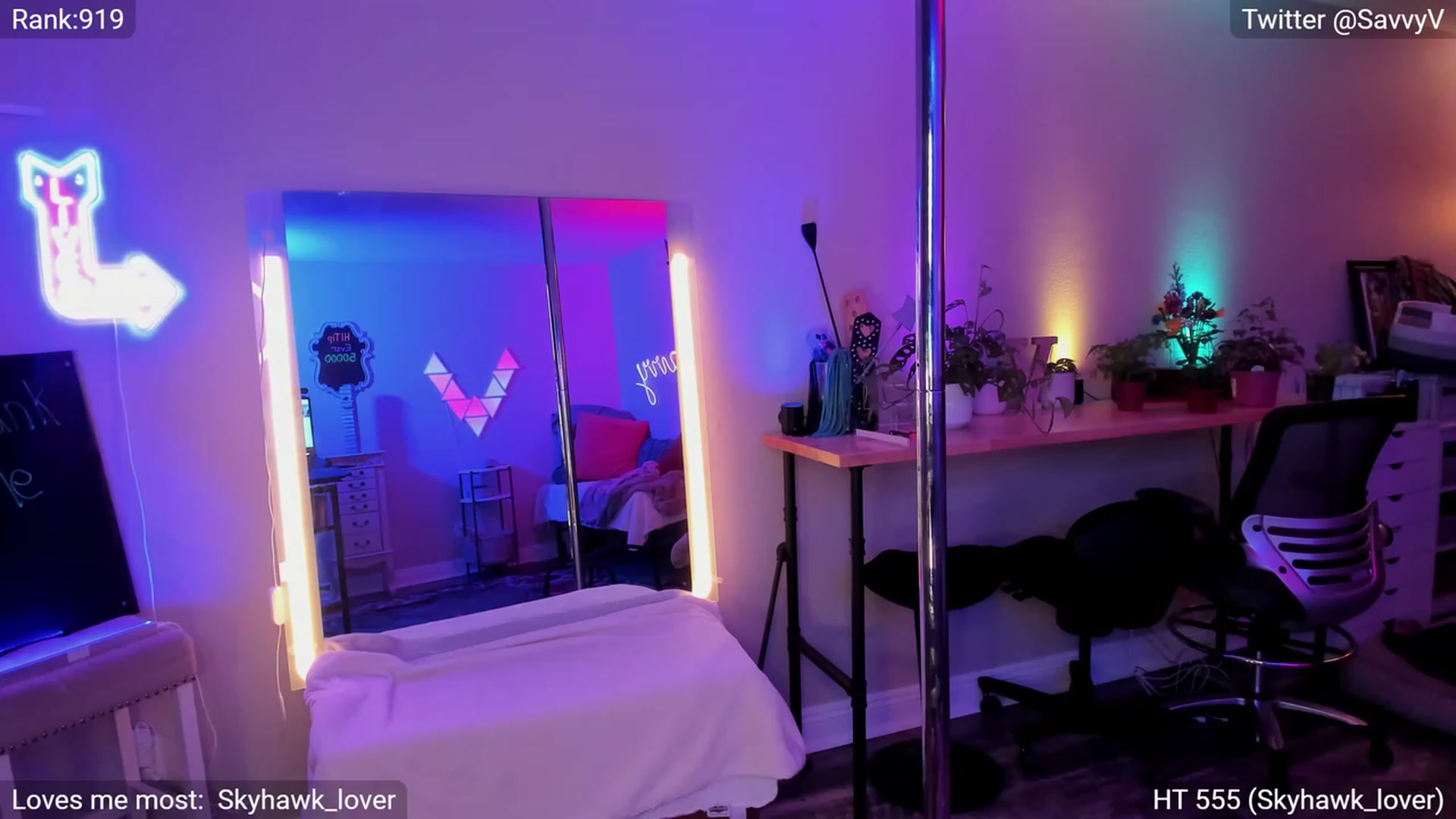 Gallery image thumbnail from savvyv's myfreecams stream on, 05/12/2023, 07:25 image 5 of 20