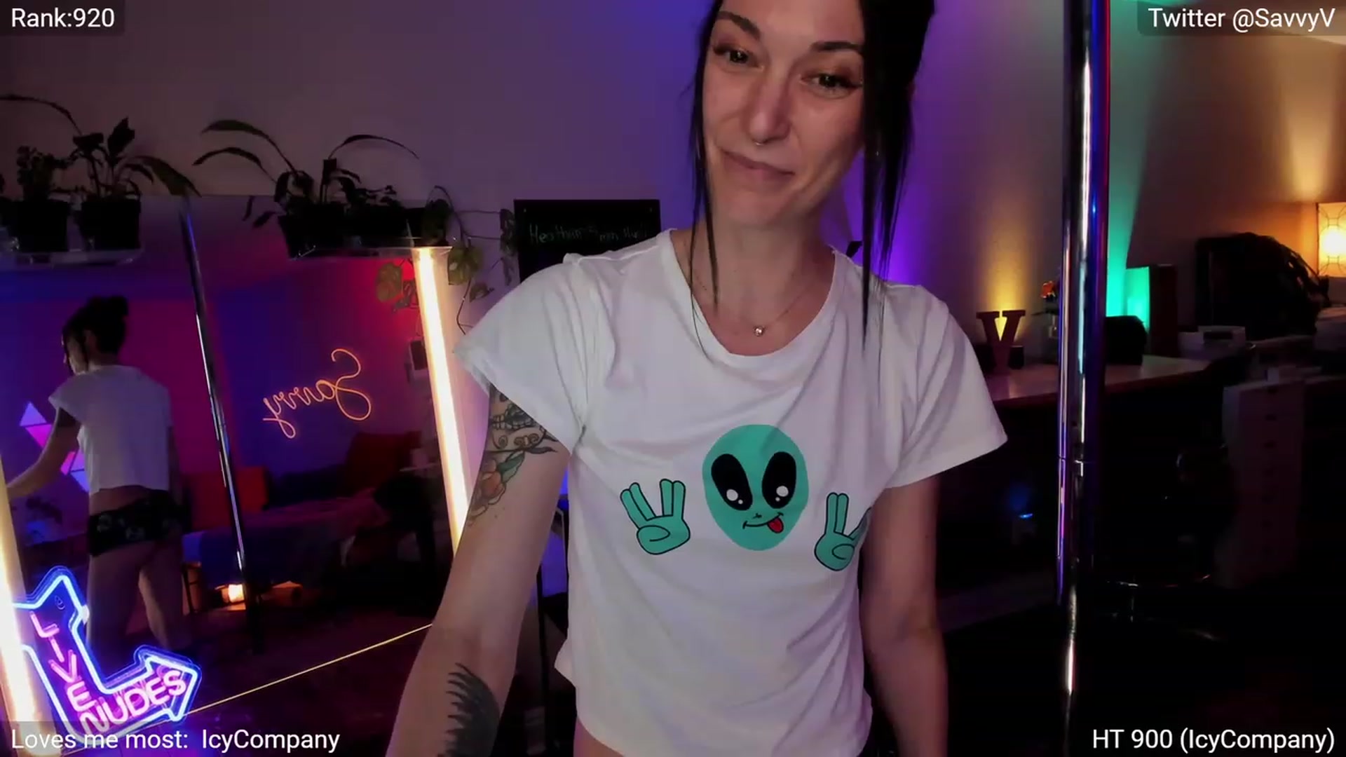 Gallery image thumbnail from savvyv's myfreecams stream on, 06/02/2023, 06:21 image 11 of 20