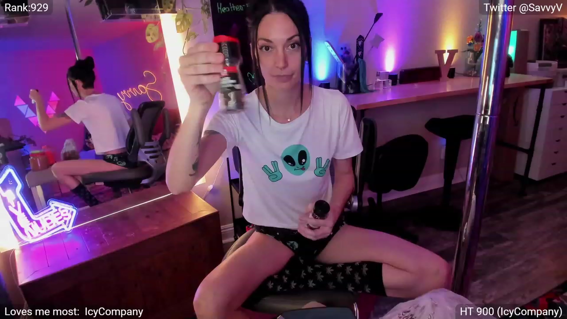 Gallery image thumbnail from savvyv's myfreecams stream on, 06/02/2023, 06:21 image 16 of 20