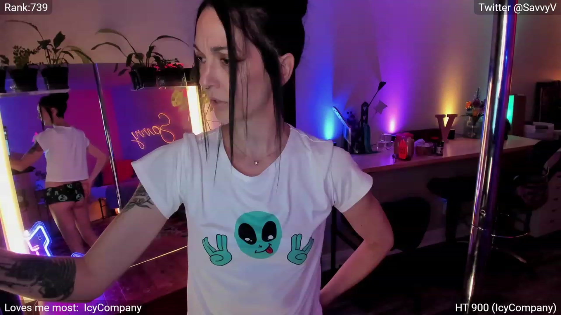 Gallery image thumbnail from savvyv's myfreecams stream on, 06/02/2023, 06:44 image 17 of 20
