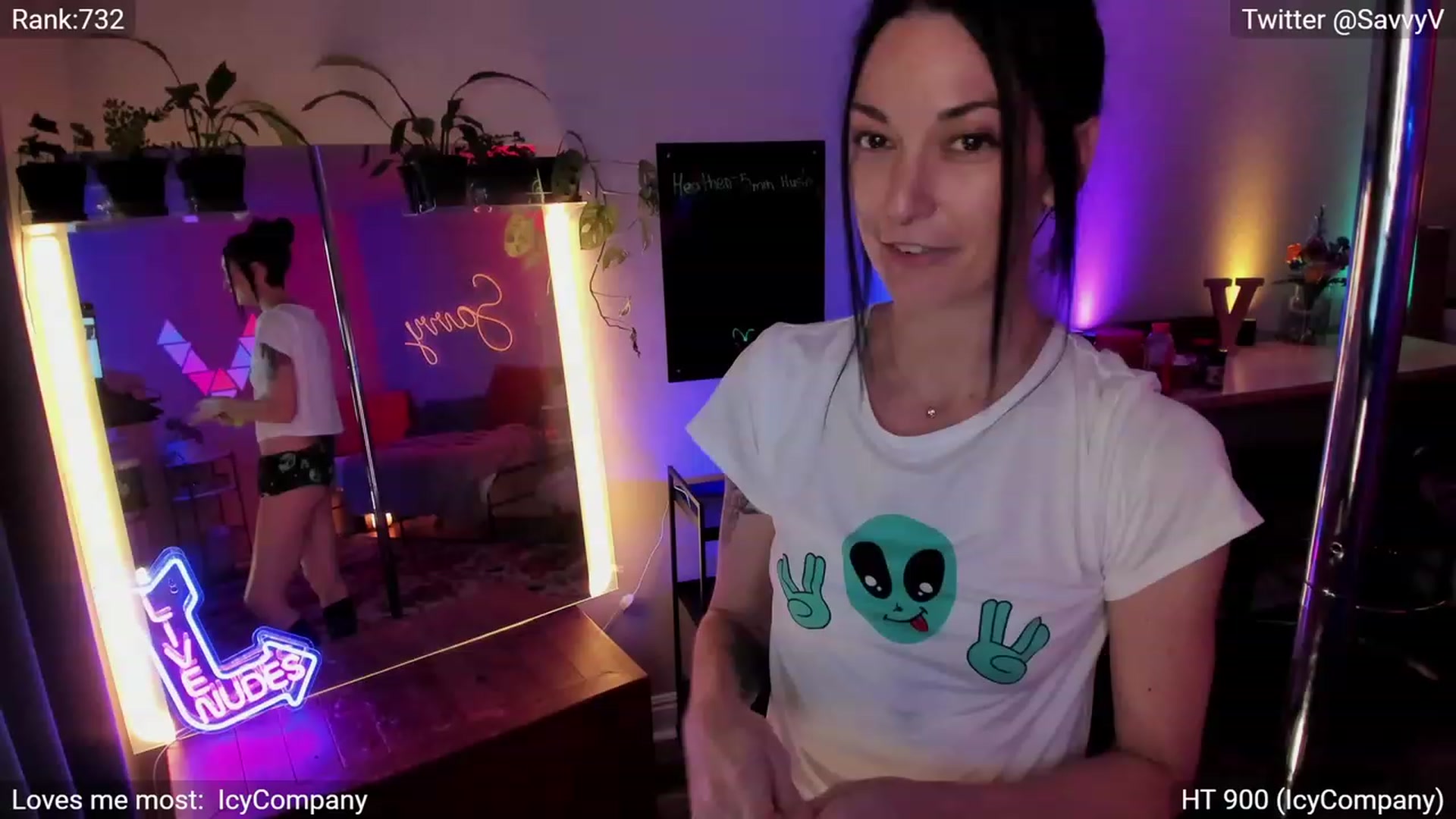 Gallery image thumbnail from savvyv's myfreecams stream on, 06/02/2023, 06:44 image 9 of 20