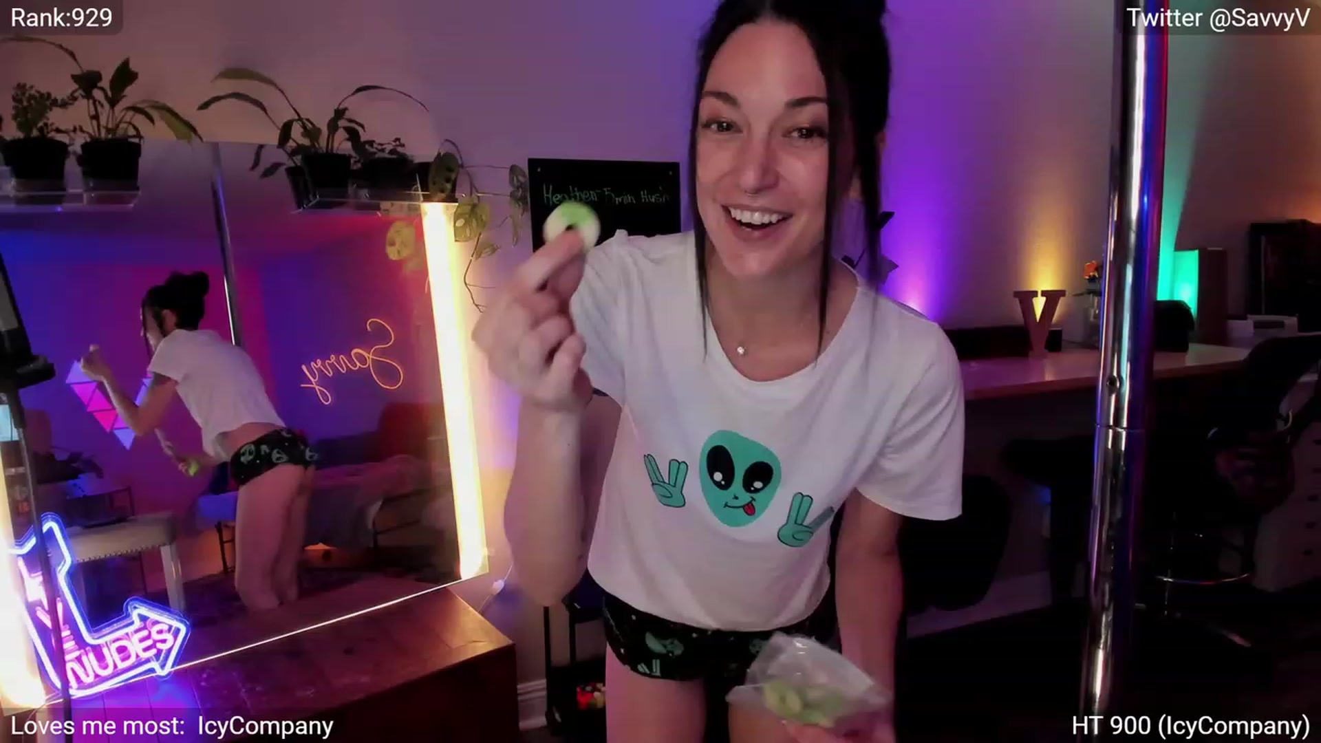 Gallery image thumbnail from savvyv's myfreecams stream on, 06/02/2023, 06:44 image 5 of 20