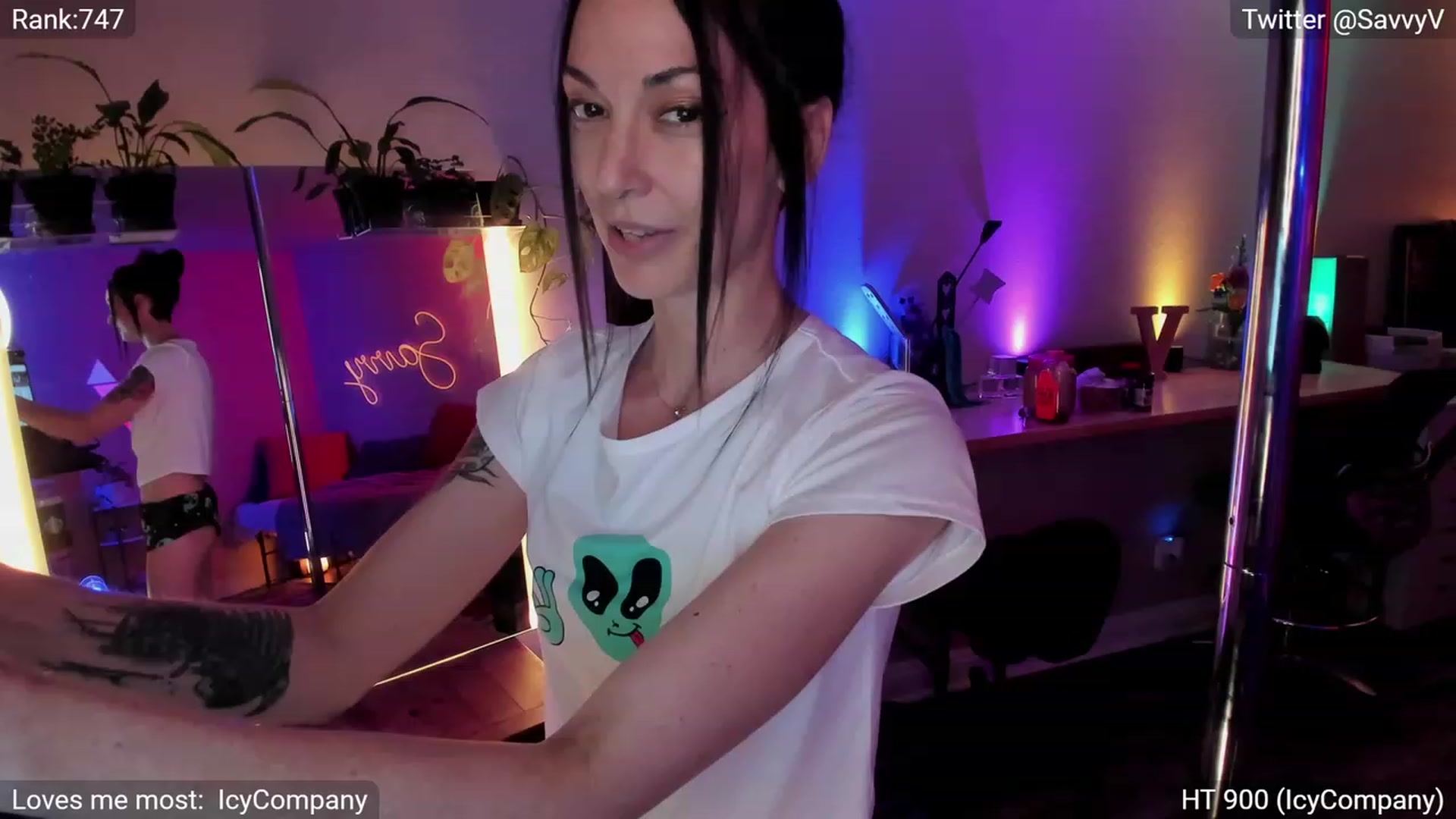 Gallery image thumbnail from savvyv's myfreecams stream on, 06/02/2023, 08:35 image 1 of 20