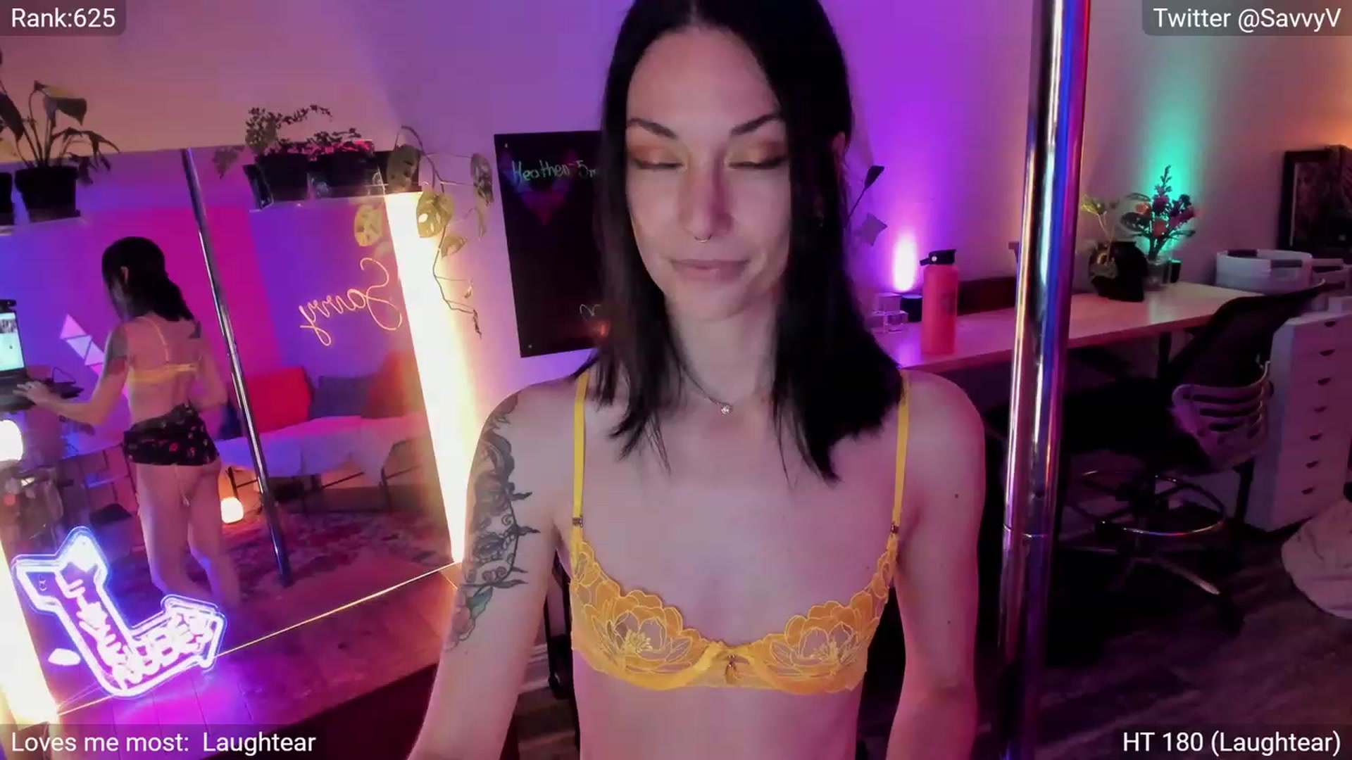 Gallery image thumbnail from savvyv's myfreecams stream on, 06/03/2023, 09:16 image 9 of 20