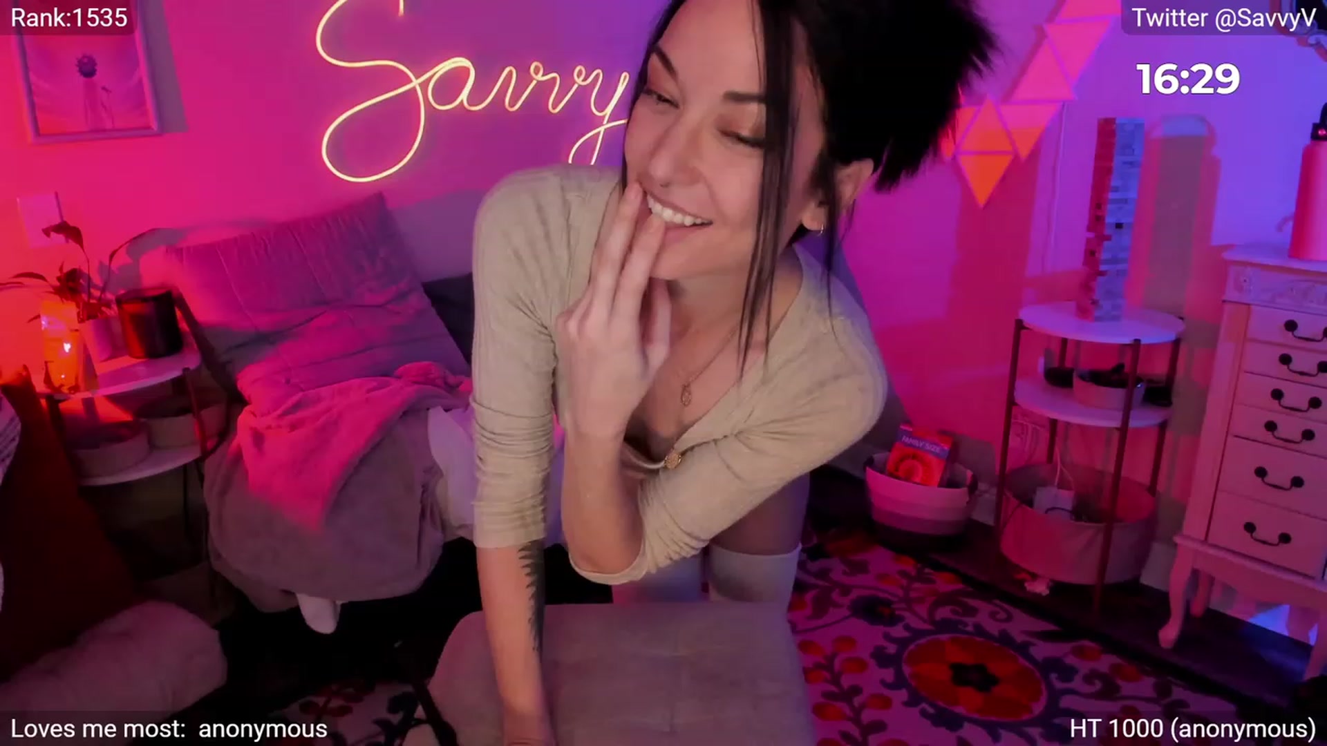 Gallery image thumbnail from savvyv's myfreecams stream on, 06/26/2023, 04:14 image 1 of 20