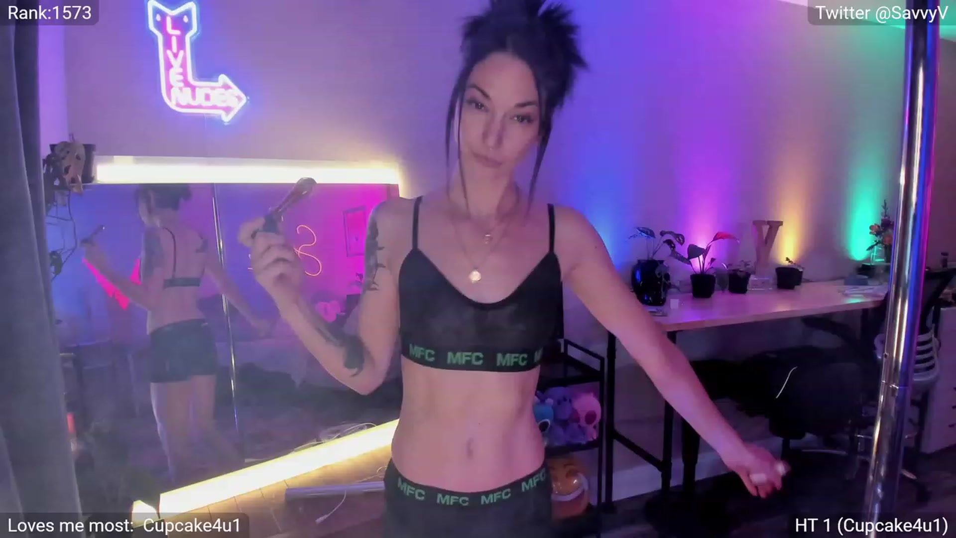 Gallery image thumbnail from savvyv's myfreecams stream on, 06/27/2023, 02:46 image 9 of 20