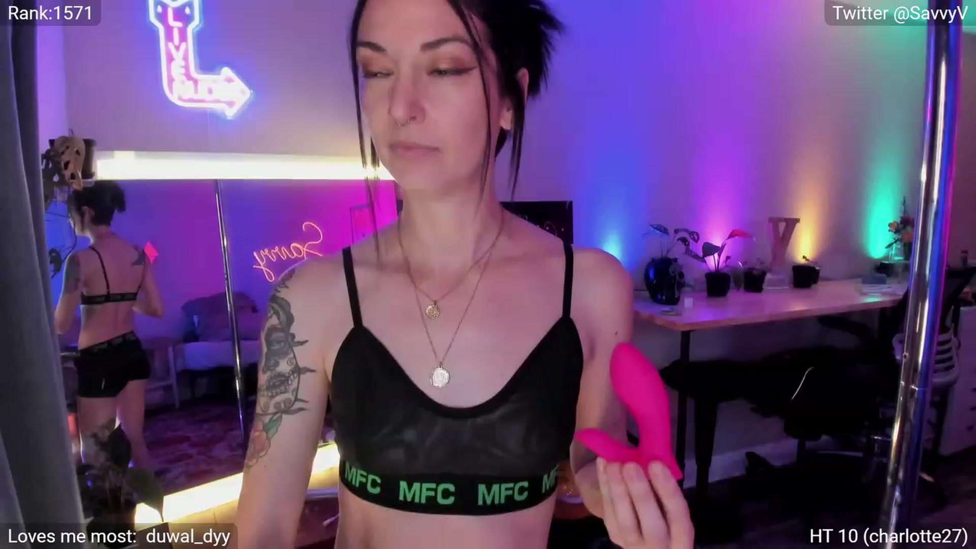 Gallery image thumbnail from savvyv's myfreecams stream on, 06/27/2023, 02:46 image 18 of 20