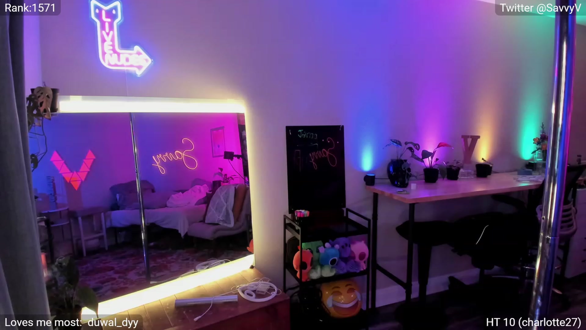 Gallery image thumbnail from savvyv's myfreecams stream on, 06/27/2023, 02:46 image 17 of 20