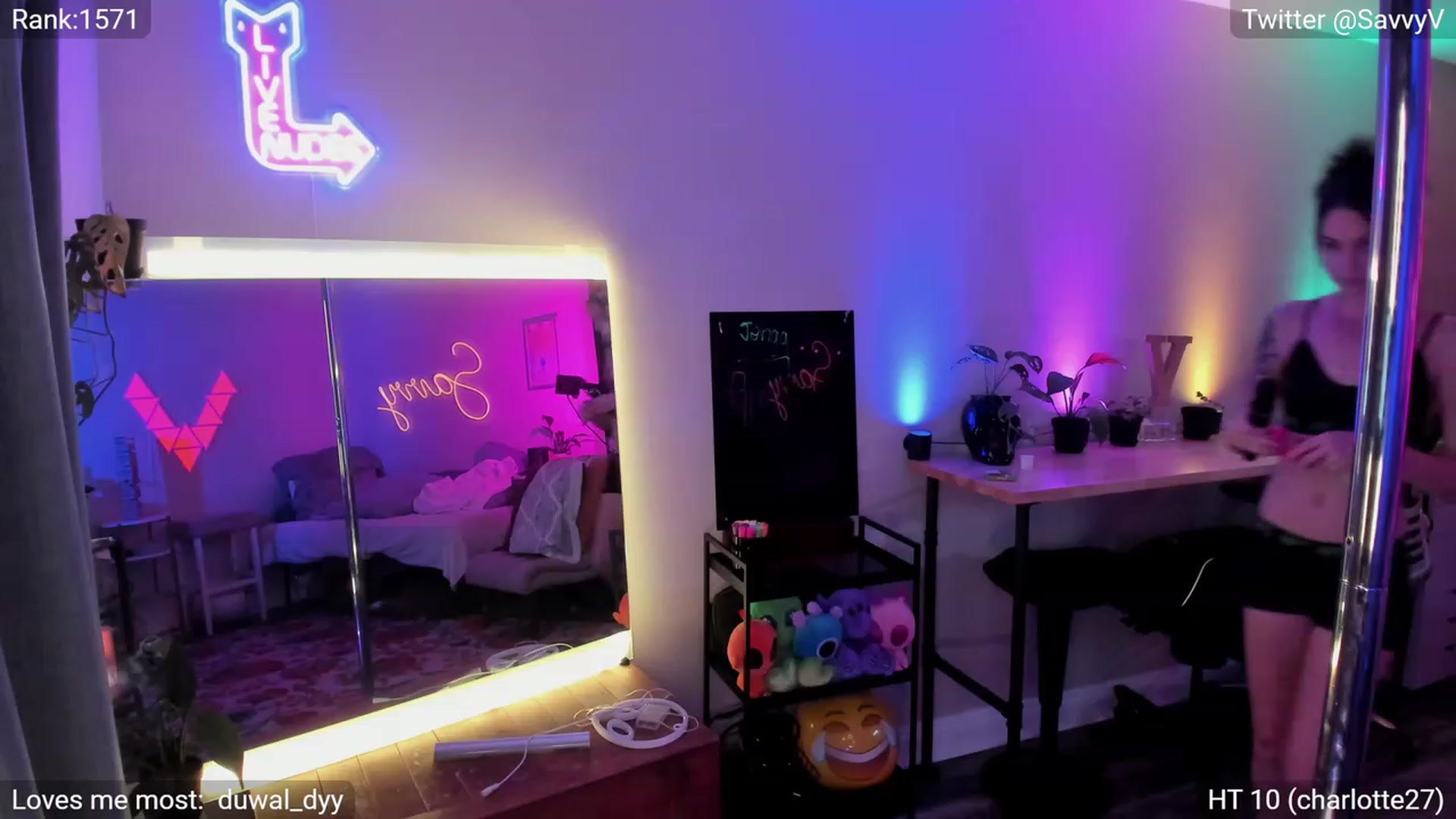 Gallery image thumbnail from savvyv's myfreecams stream on, 06/27/2023, 02:46 image 16 of 20