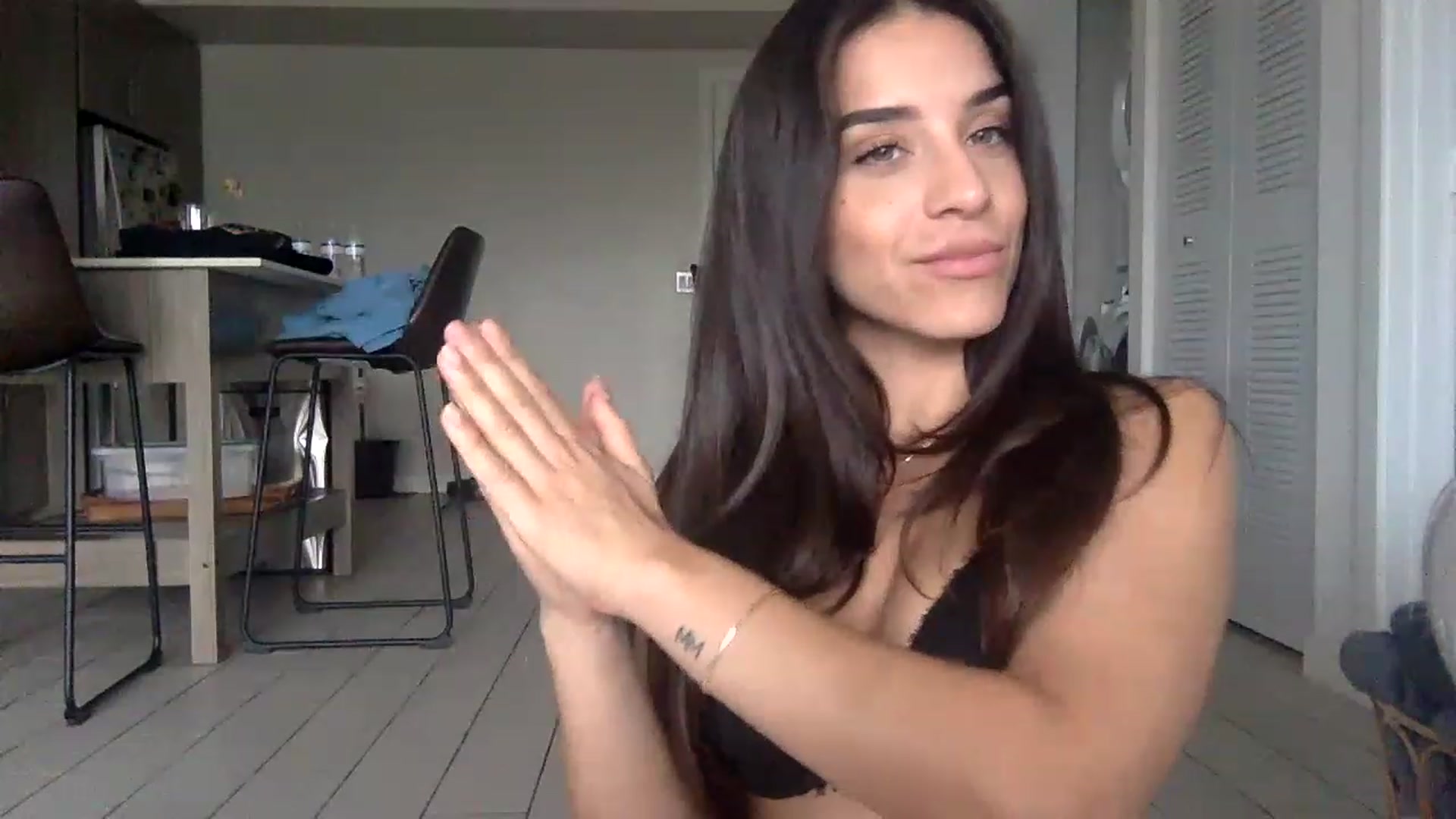 Gallery image thumbnail from scarletbaby2's myfreecams stream on, 08/07/2023, 22:57 image 15 of 20