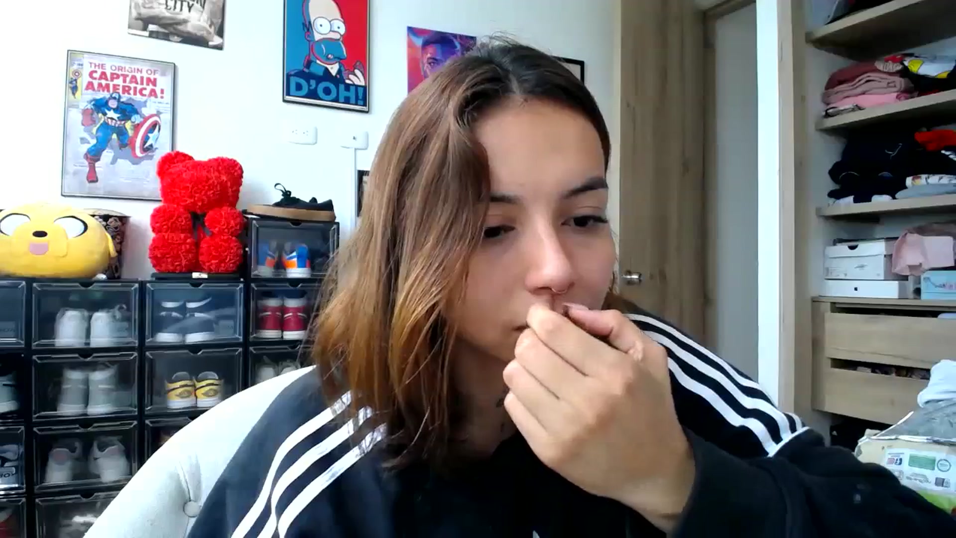 Gallery image thumbnail from scarletdoll_'s myfreecams stream on, 04/05/2024, 18:27 image 11 of 20