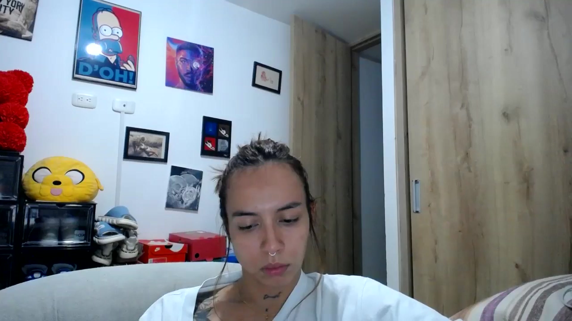 Gallery image thumbnail from scarletdoll_'s myfreecams stream on, 05/03/2024, 02:18 image 10 of 20