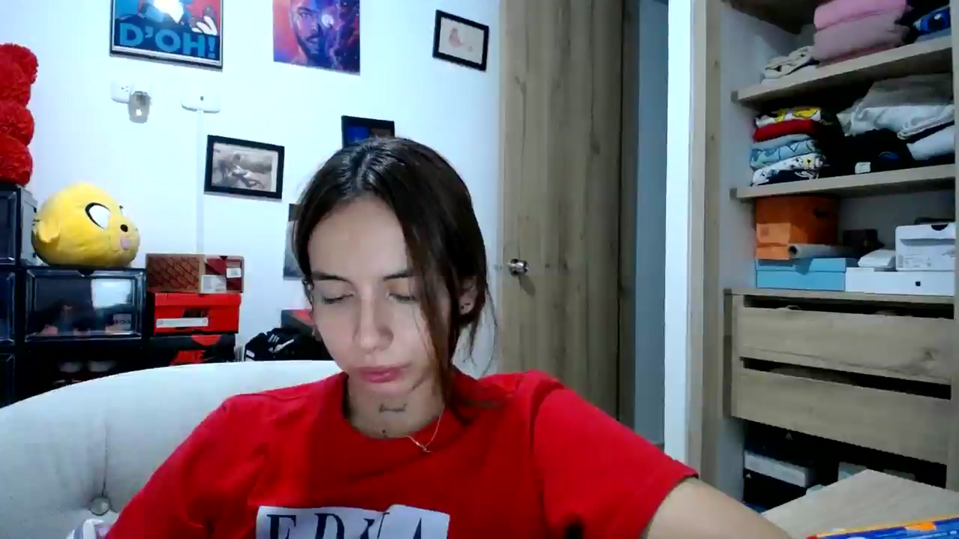 Gallery image thumbnail from scarletdoll_'s myfreecams stream on, 05/21/2024, 08:29 image 14 of 20