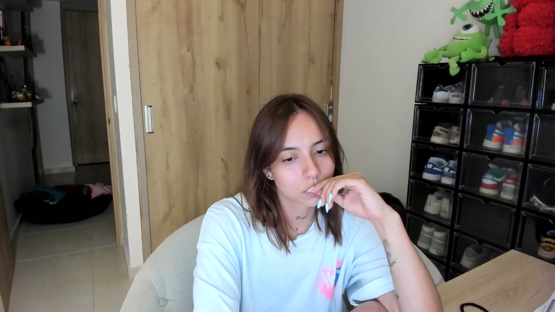 Gallery image thumbnail from scarletdoll_'s myfreecams stream on, 06/13/2024, 08:53 image 7 of 20