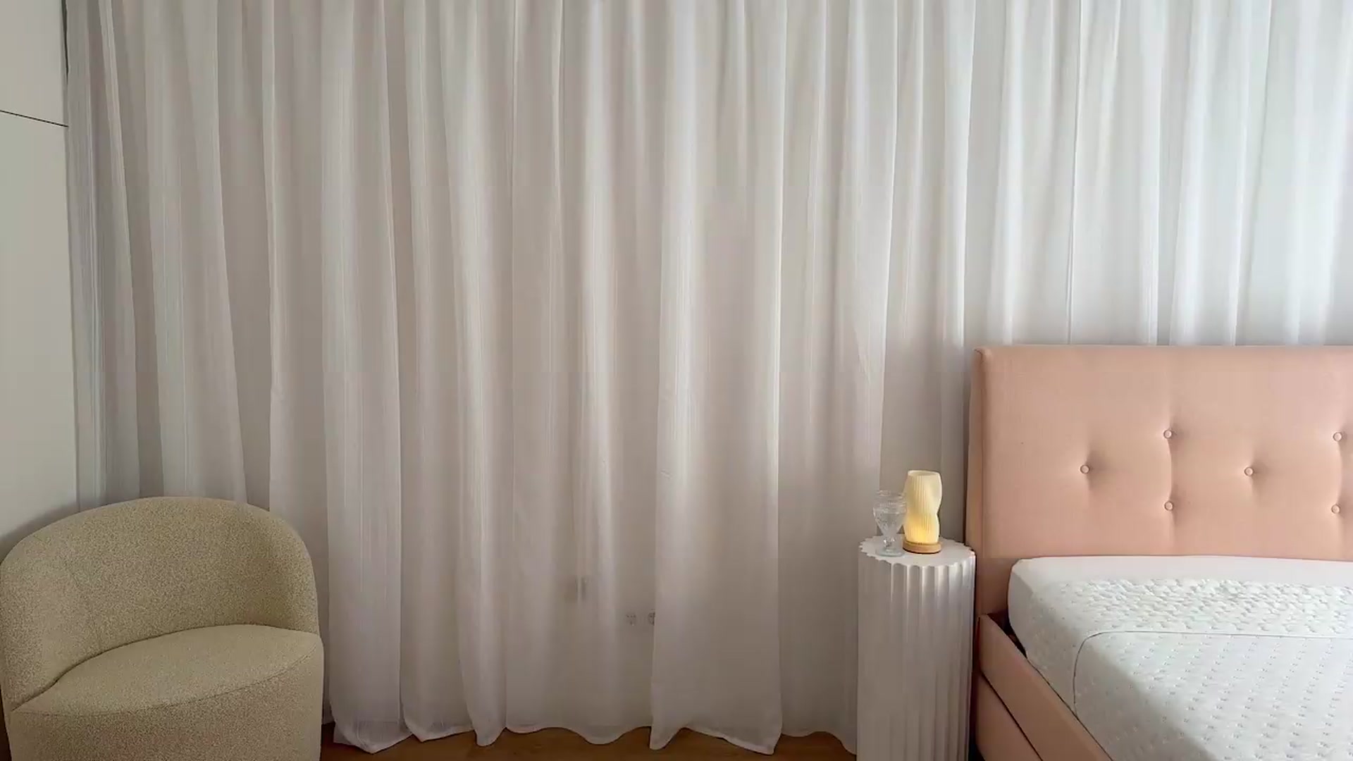 Gallery image thumbnail from scarlettmnms's myfreecams stream on, 08/26/2026, 18:22 image 1 of 20