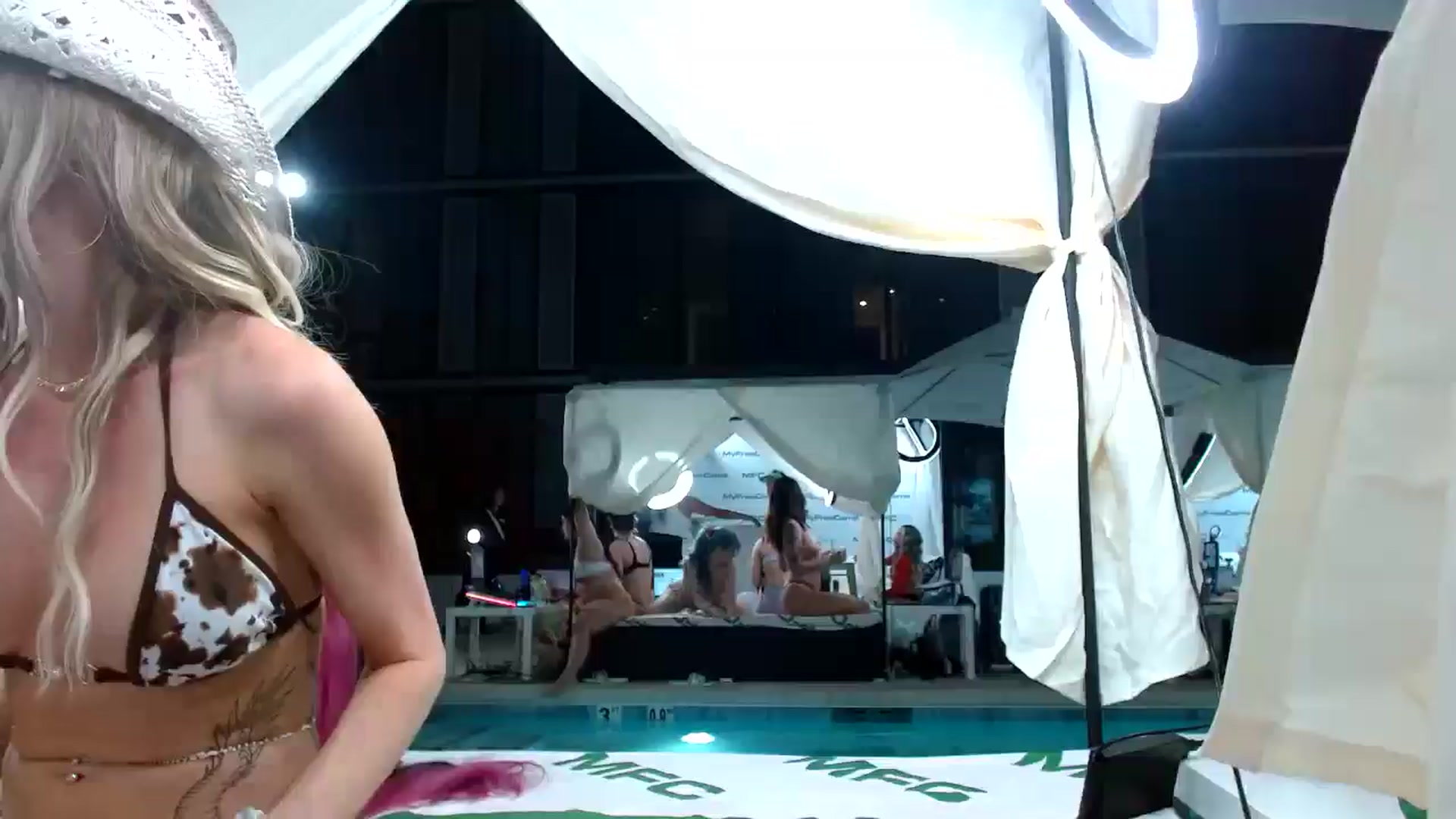 Gallery image thumbnail from scarmoonxxx's myfreecams stream on, 09/25/2024, 02:43 image 7 of 20
