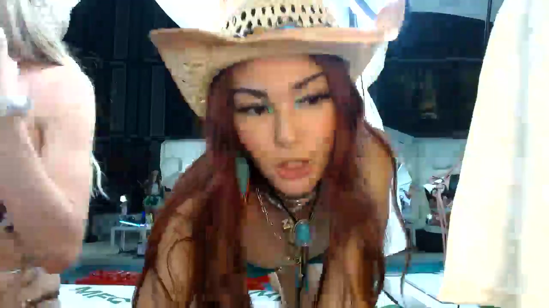 Gallery image thumbnail from scarmoonxxx's myfreecams stream on, 09/25/2024, 02:43 image 16 of 20