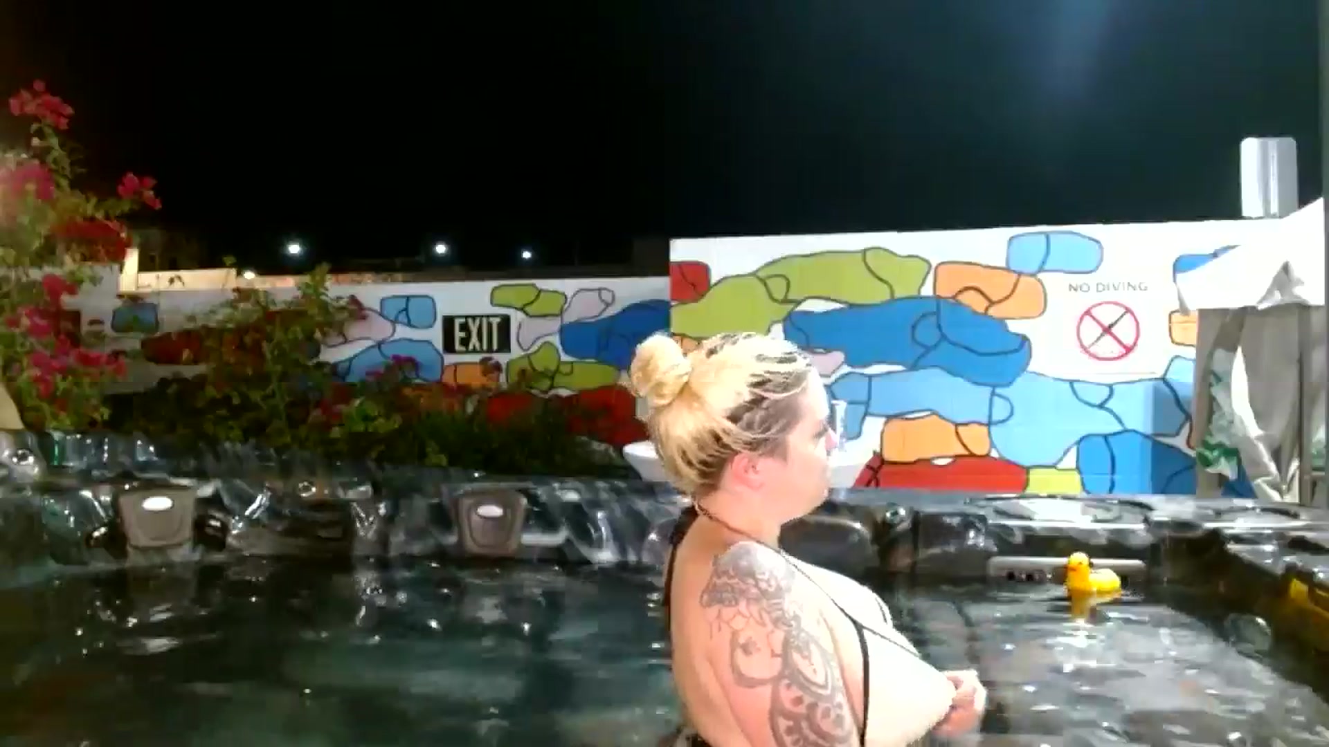 Gallery image thumbnail from scarmoonxxx's myfreecams stream on, 09/25/2024, 08:09 image 17 of 20